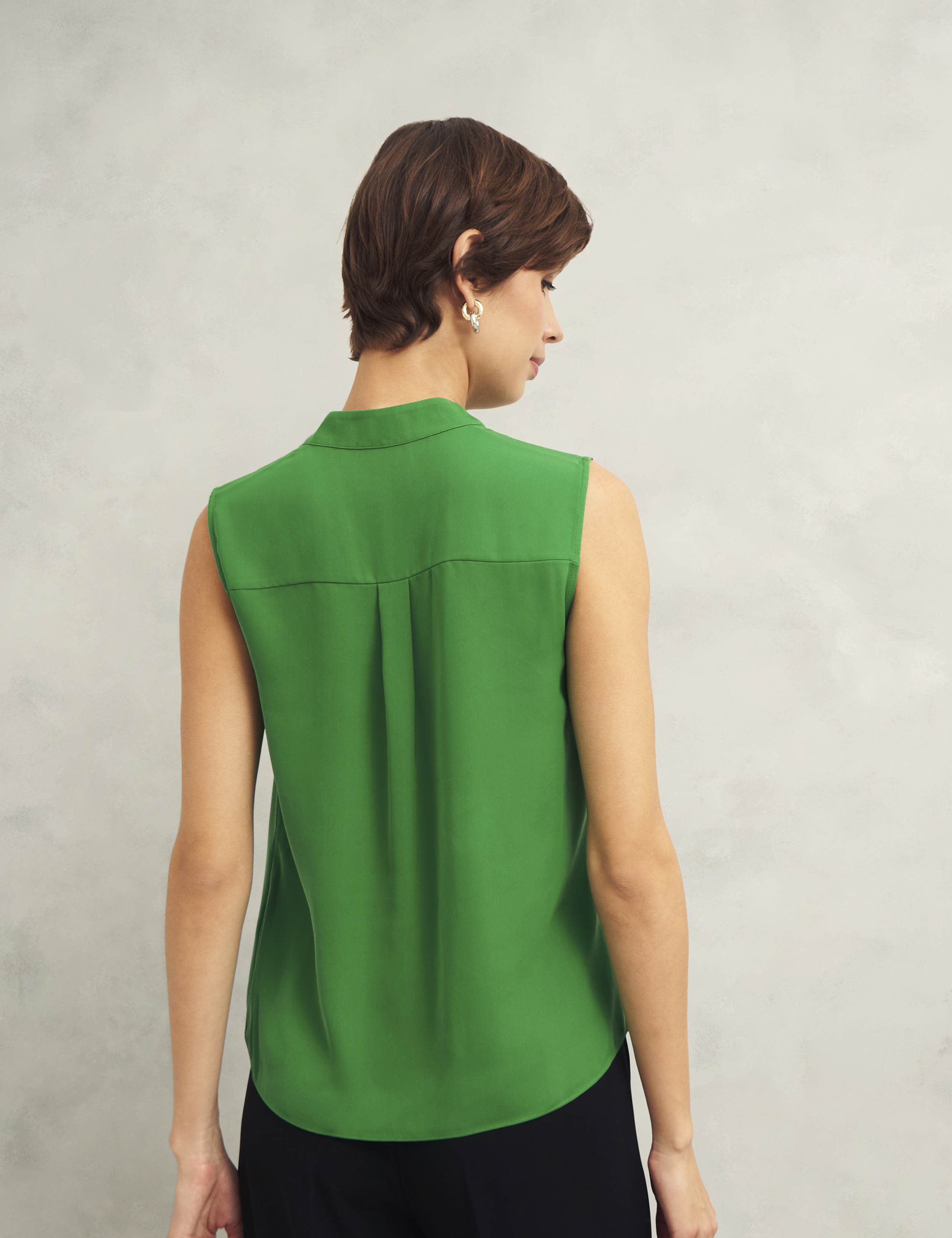 V-Neck Sleeveless Blouse 3 of 5
