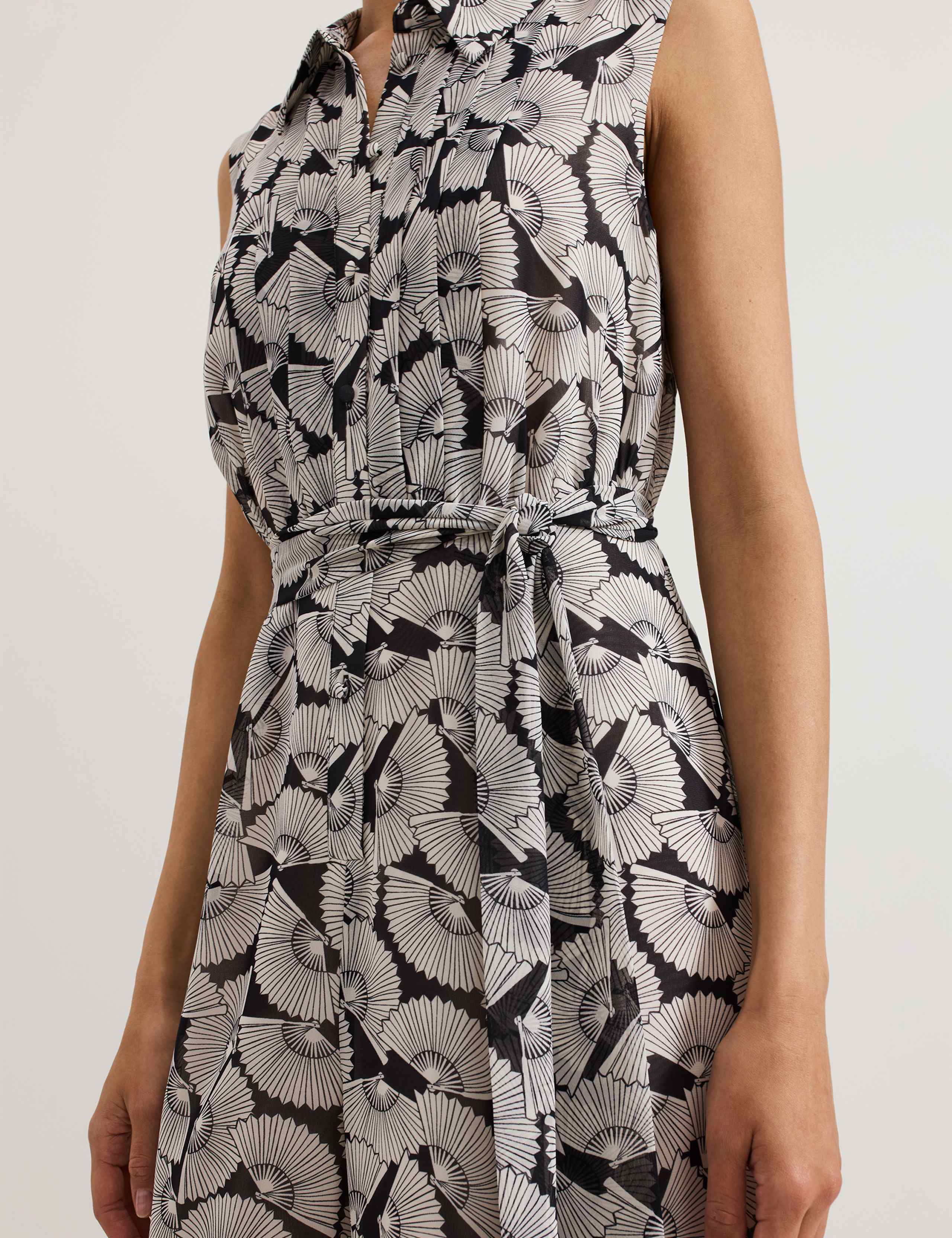 Printed Tie Detail Sleeveless Jumpsuit 7 of 8