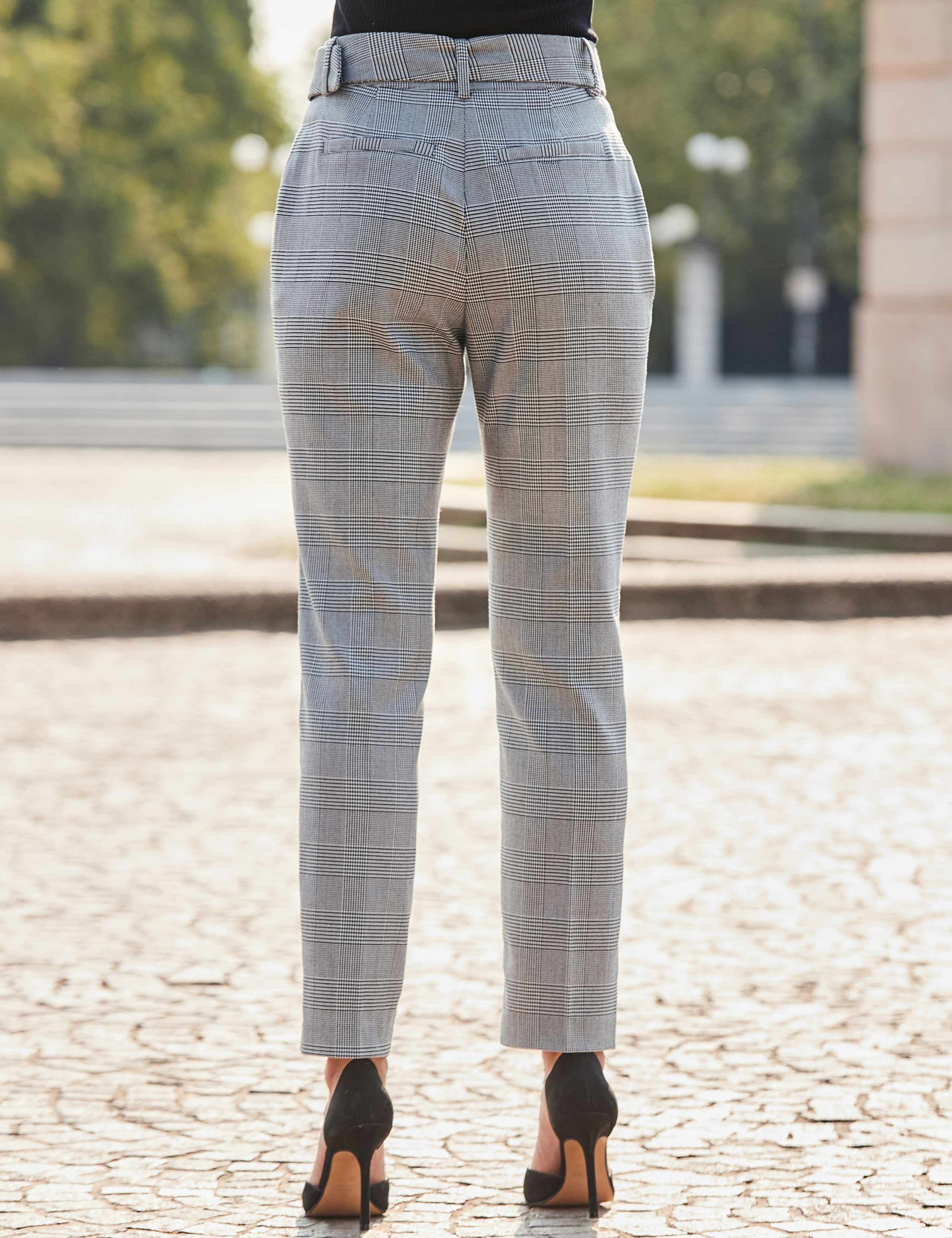 Checked Print Belted Tapered Trousers 3 of 5