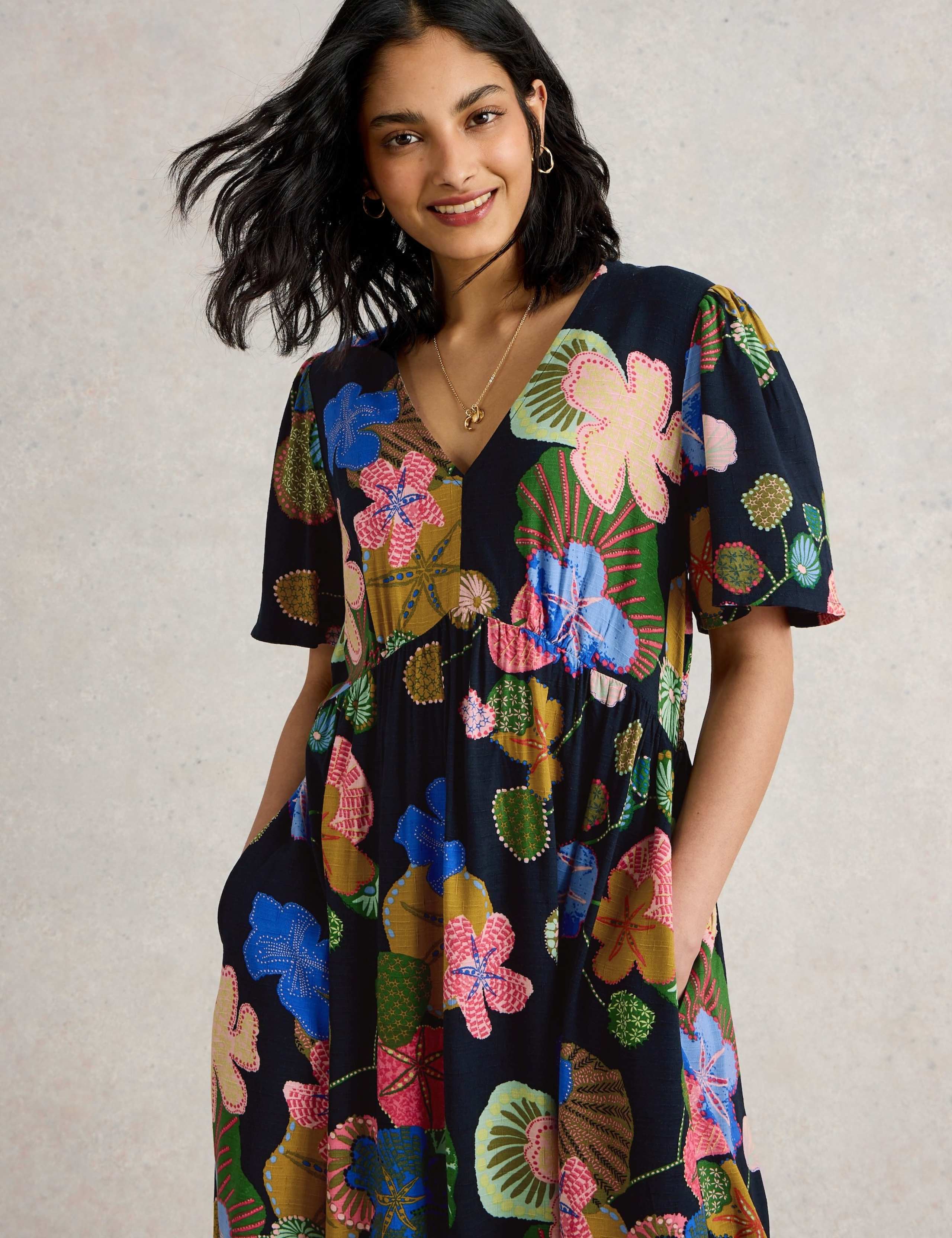 Floral VNeck Midi Tea Dress 5 of 6