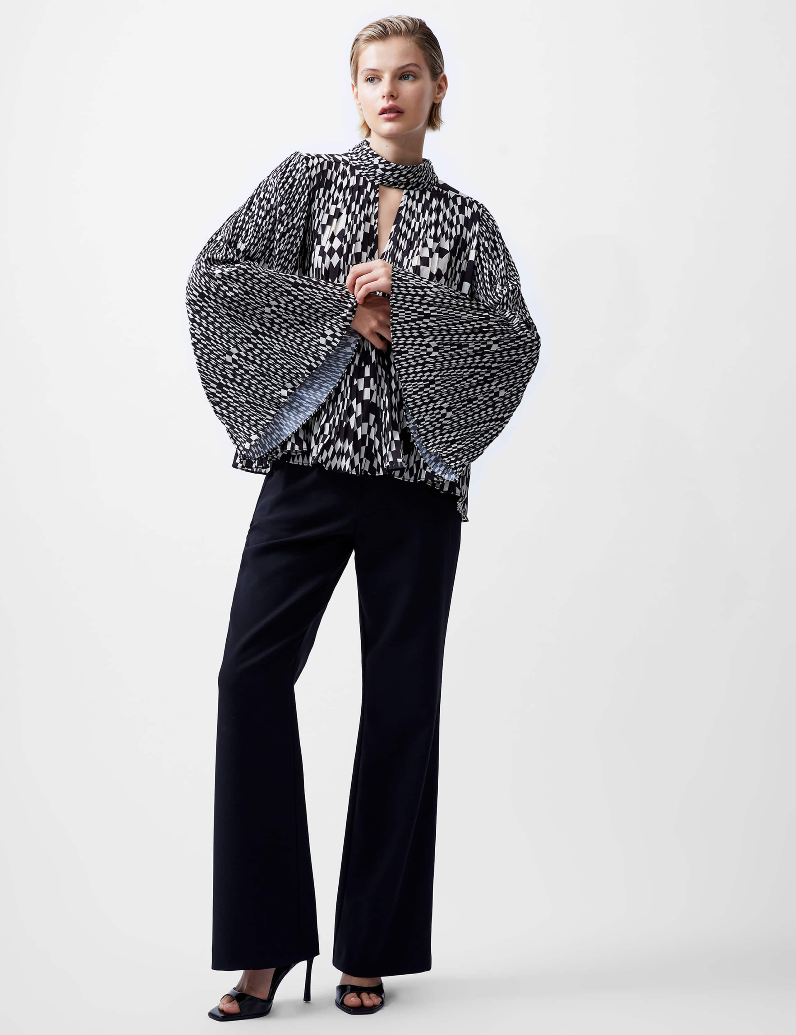Geometric V-Neck Crinkle Blouse 3 of 4