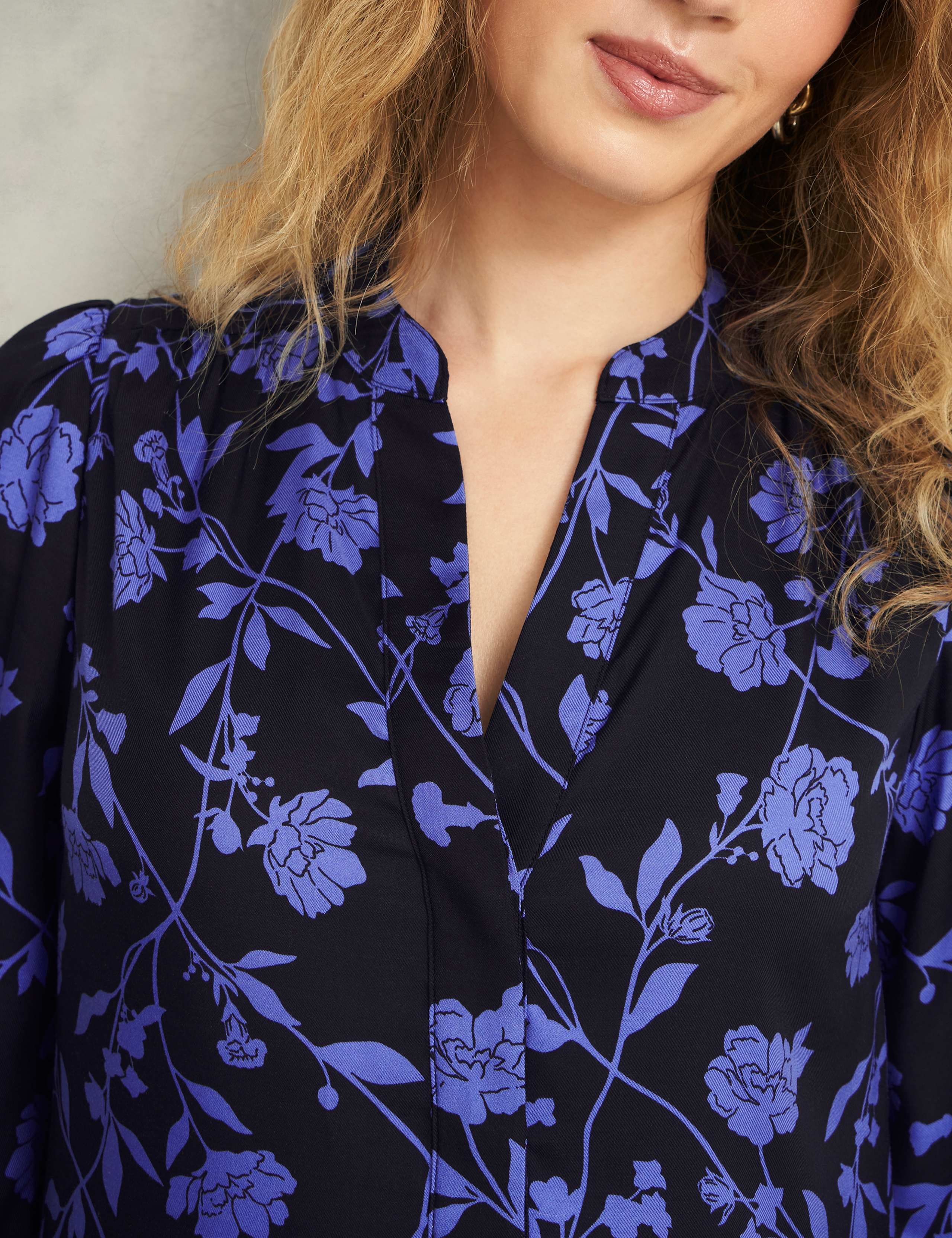 Floral V-Neck Knee Length Shift Dress 3 of 9