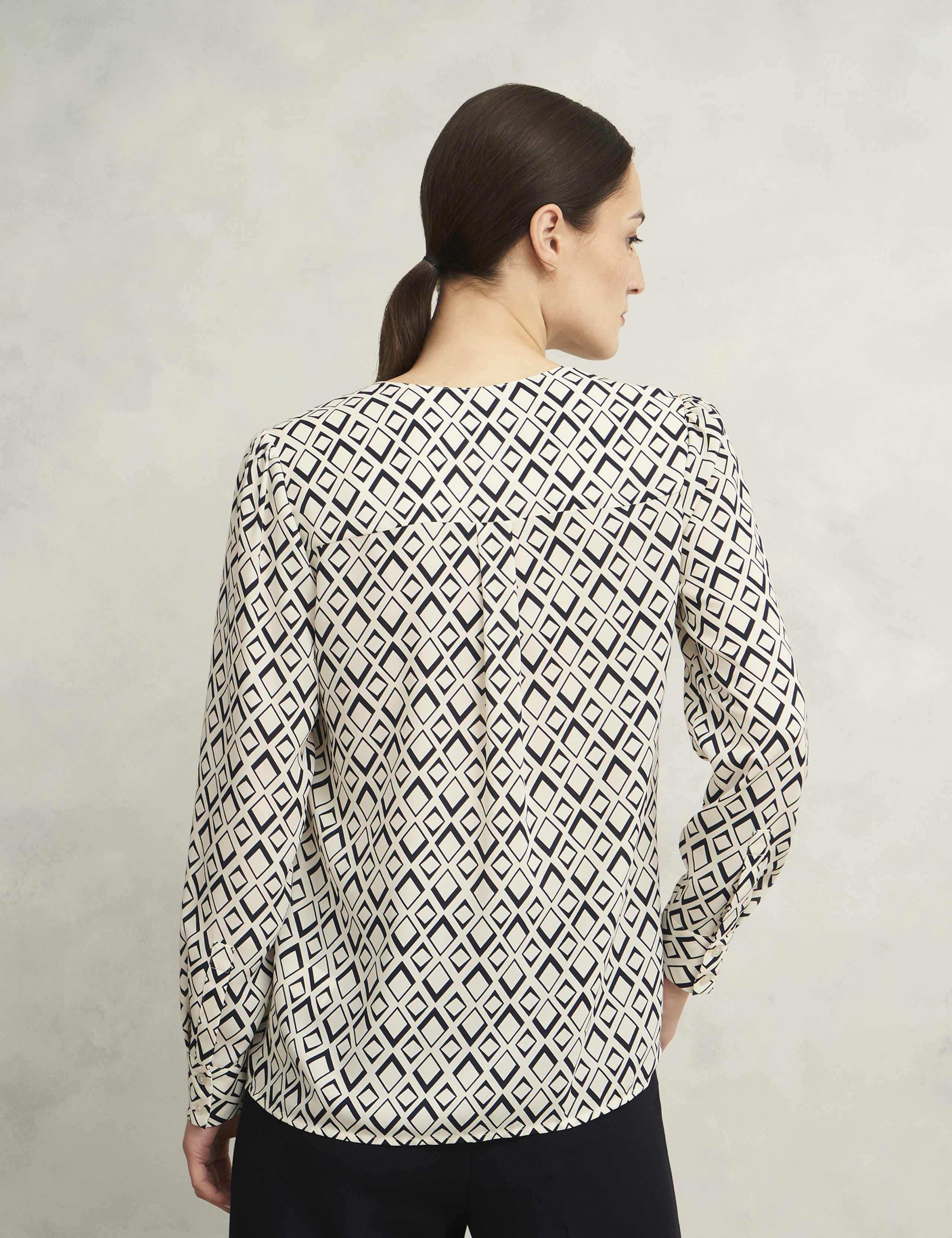 Geometric Crew Neck Blouse 3 of 7