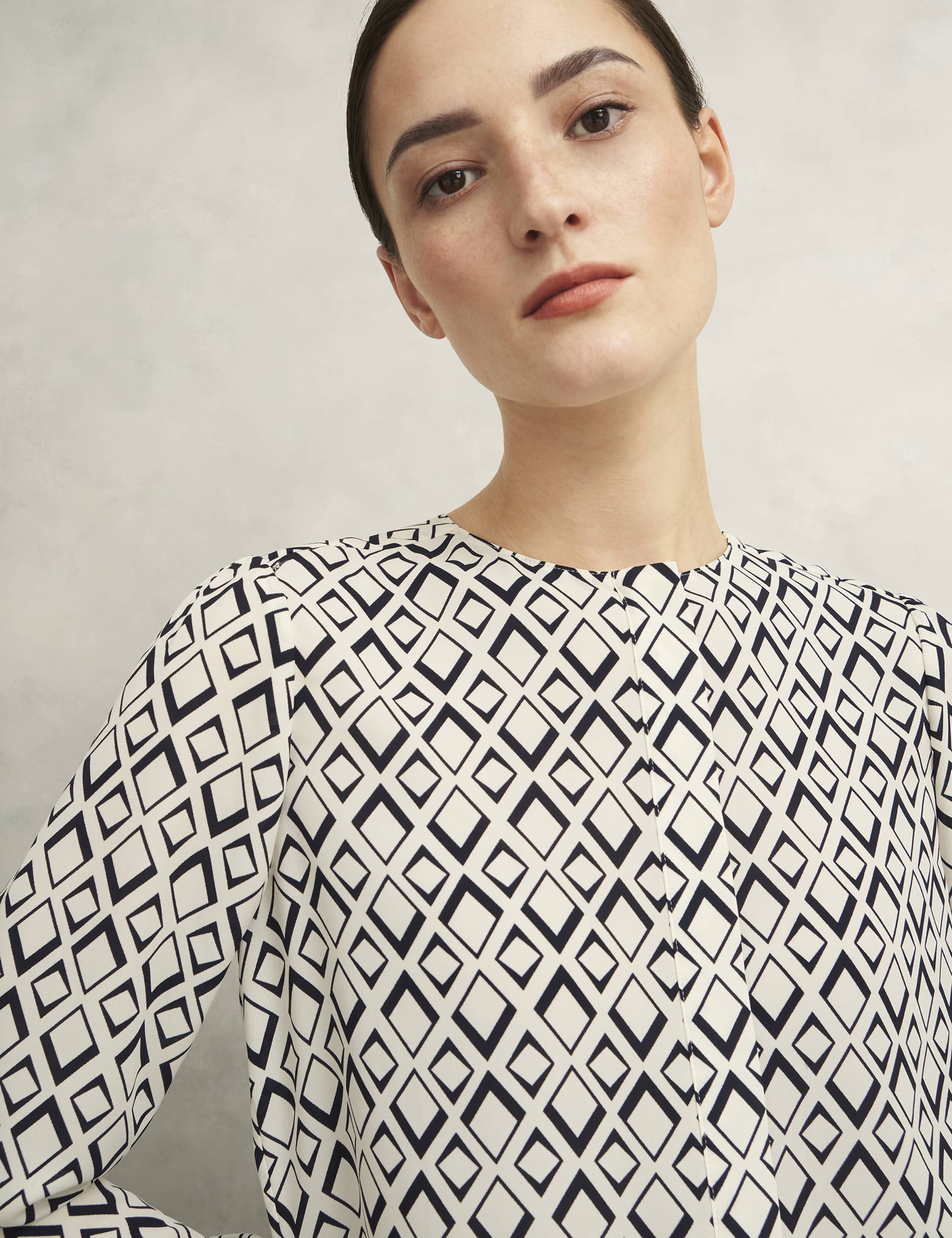 Geometric Crew Neck Blouse 4 of 7