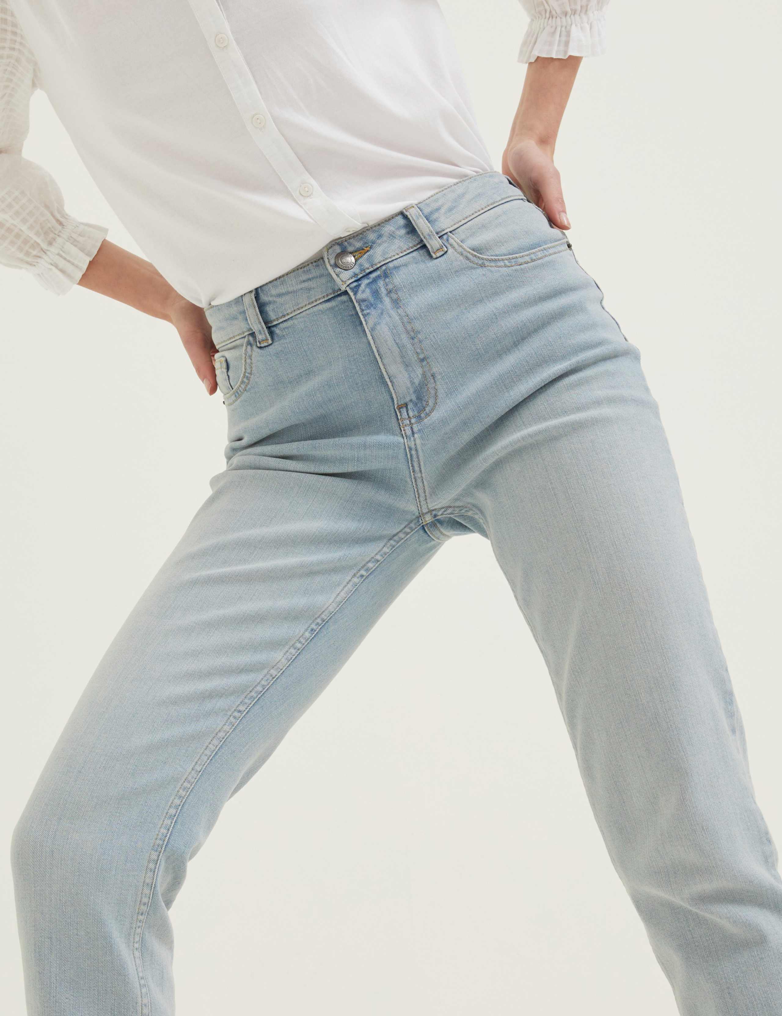 Boyfriend Jeans 3 of 5
