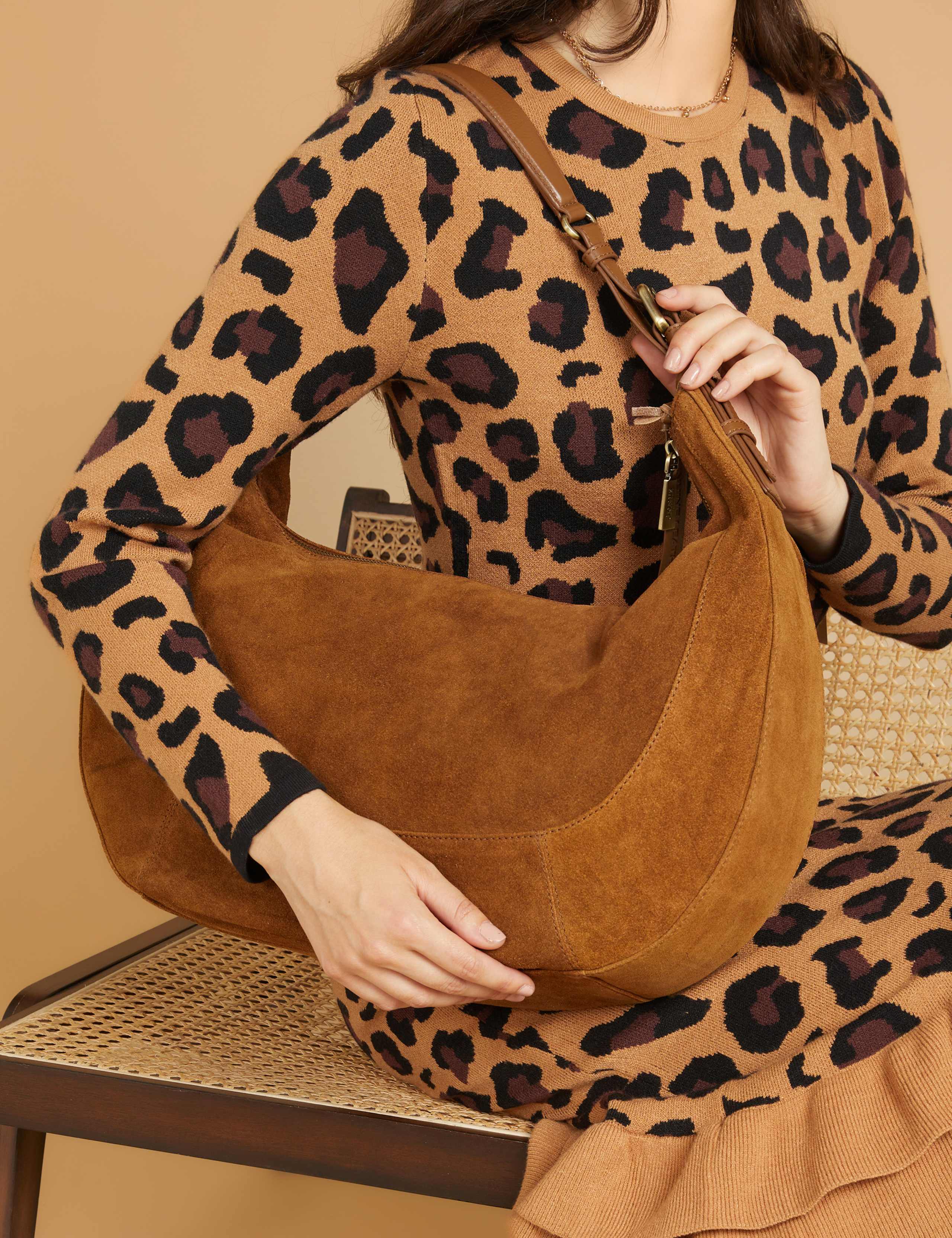 【DEINET】 SUEDE BIG BAG IN BROWN 韓国人気 ダイネット 8be489174448804712fac874e7619f