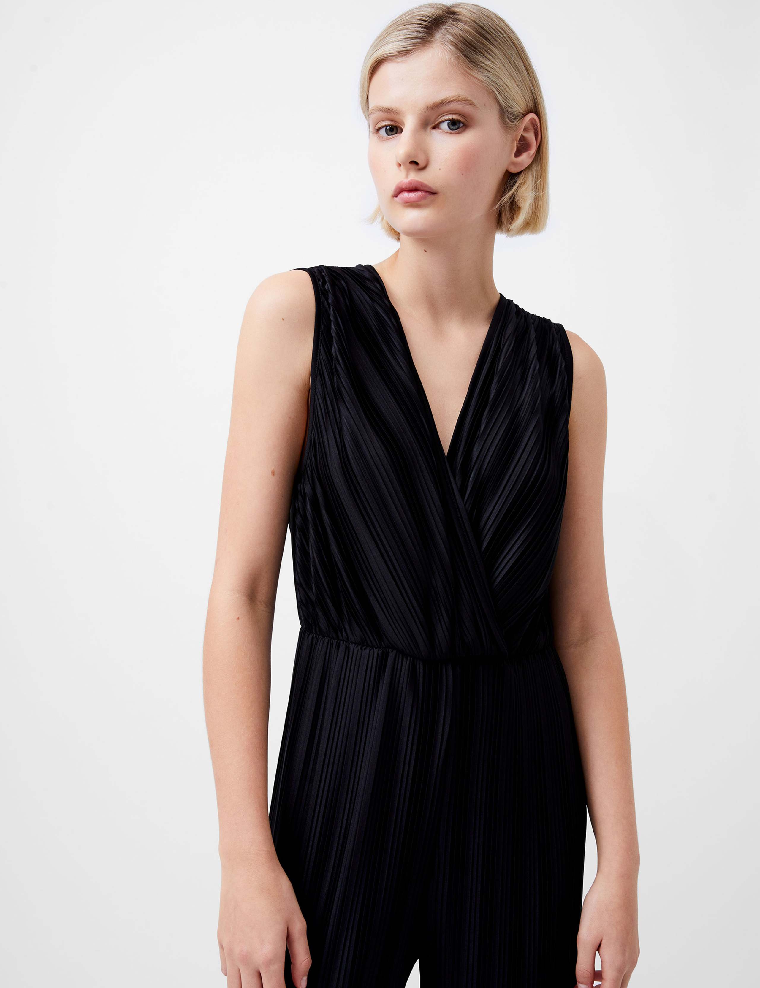 Plissé V-Neck Jumpsuit 4 of 4