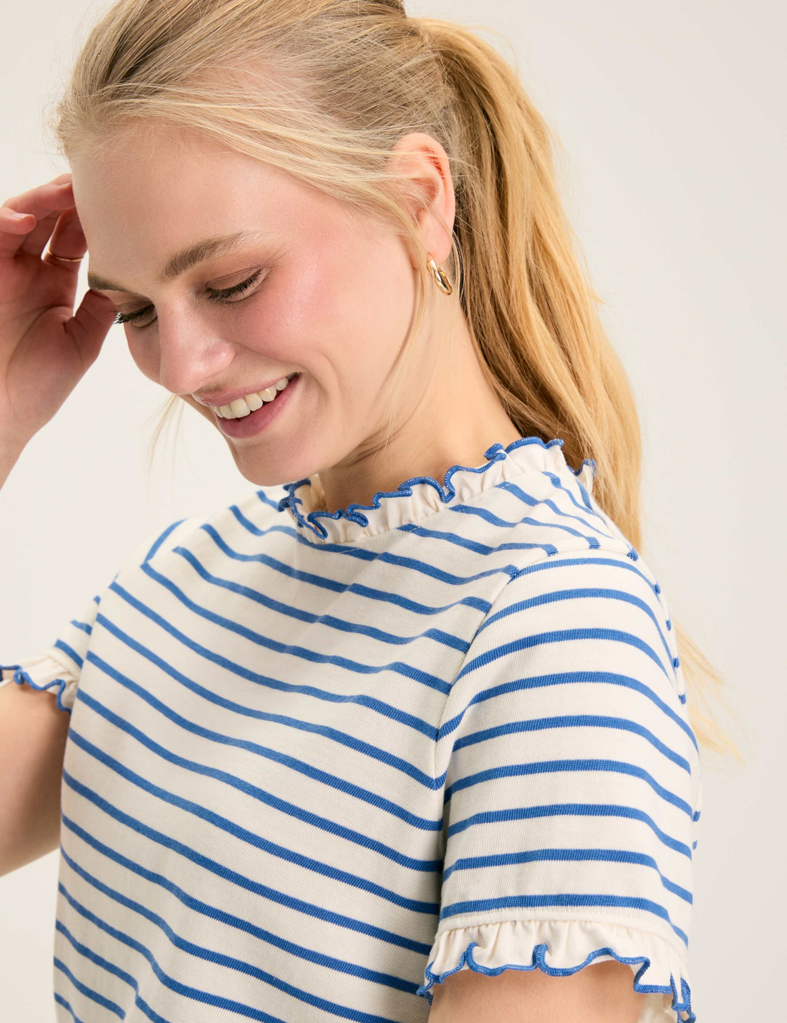 7953 Fawn Frill Detailed T-Shirt