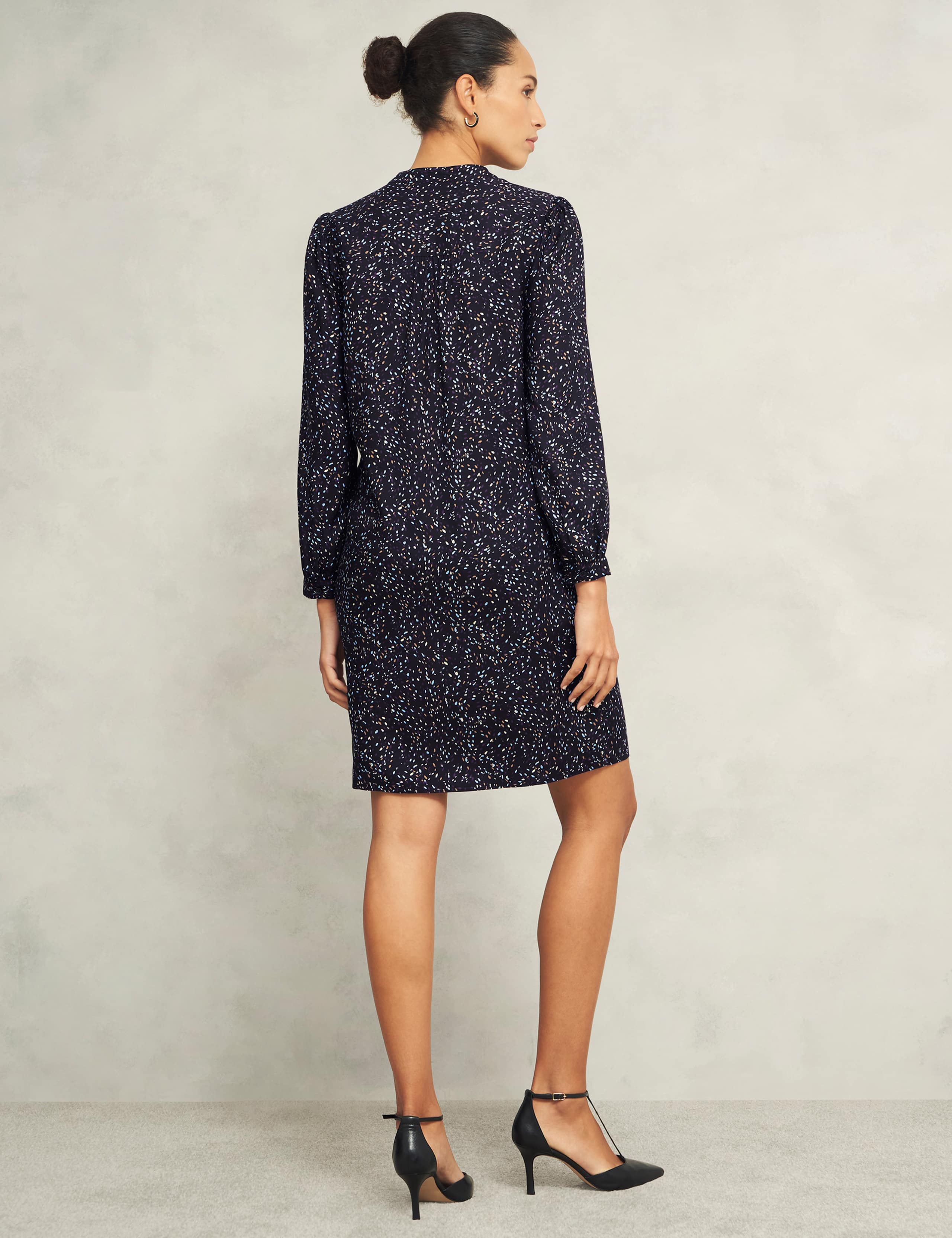 Jersey Printed V-Neck Knee Length Shift Dress 4 of 7