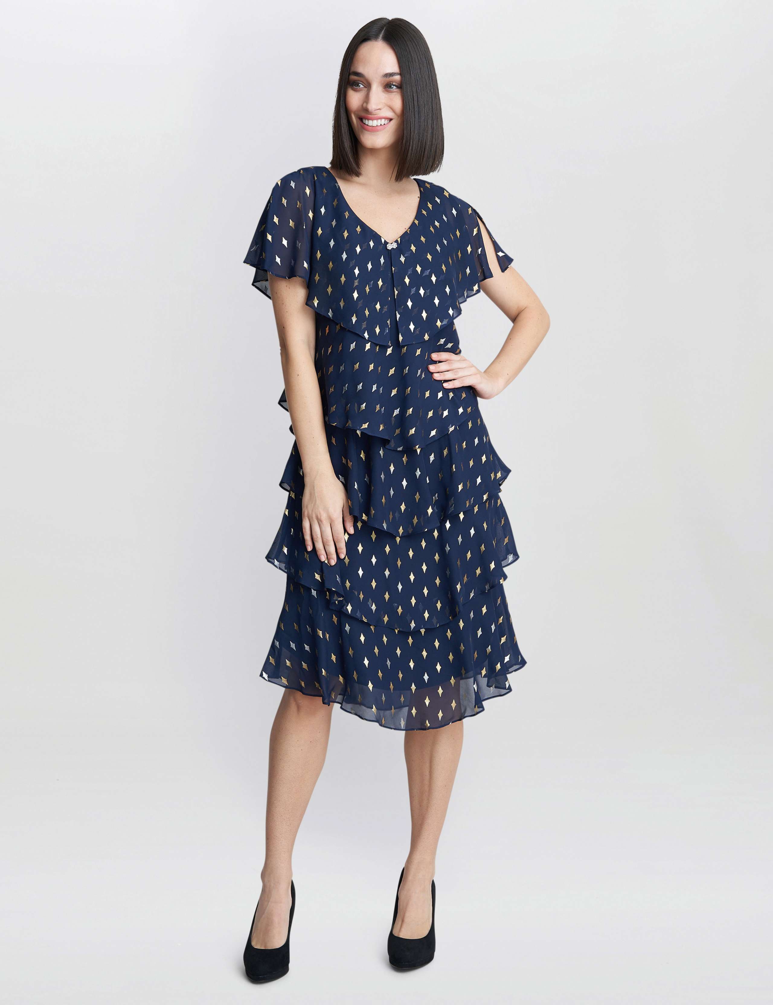 【海外限定】GinaBacconi ドレス☆Simone Foil Printed Tiered D Foil V-Neck Ruffle Knee Length Tiered Dress | Gina Bacconi | M&S