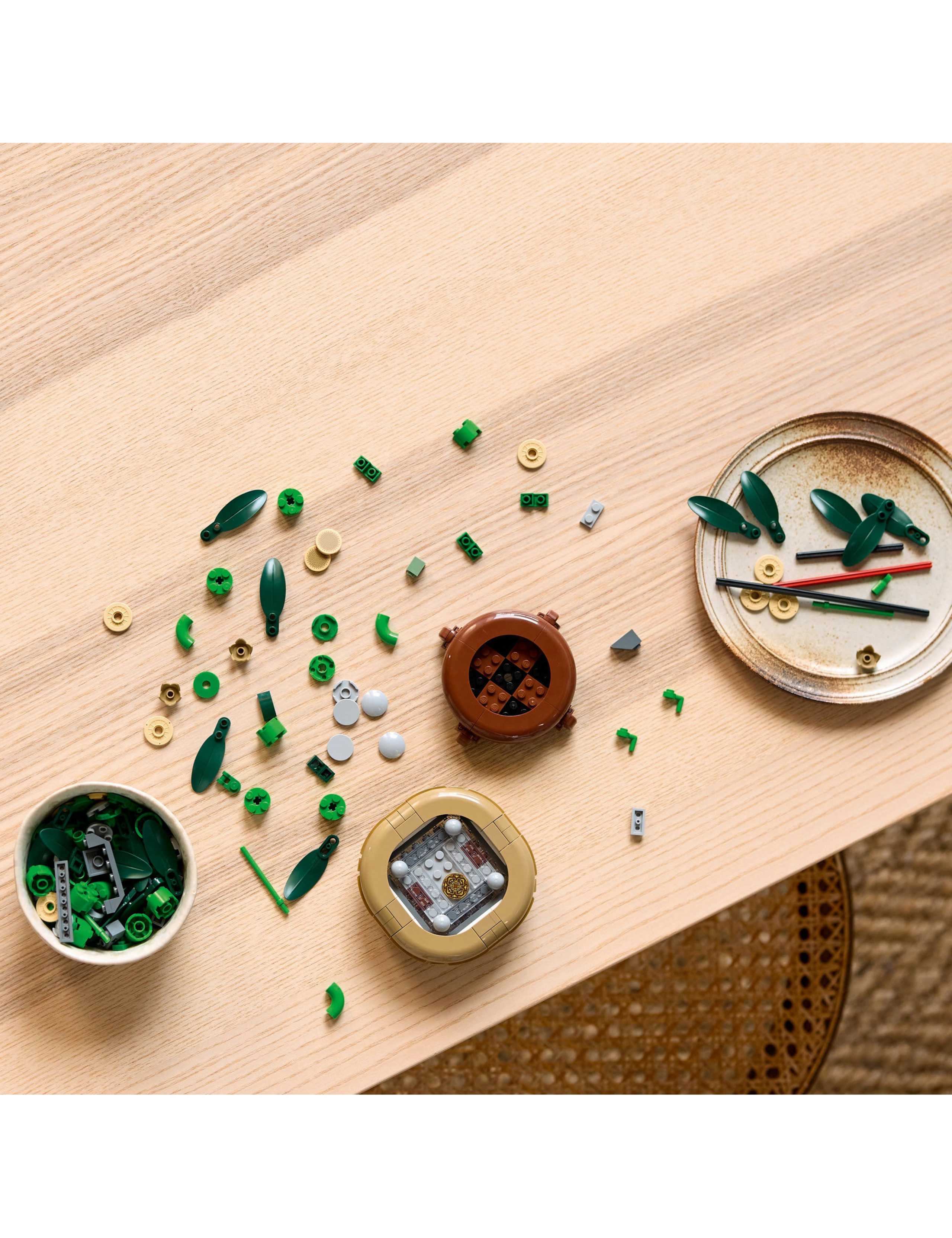 LEGO® Botanicals Lucky Faux Plant Set  77053 (18+ Yrs) 4 of 6