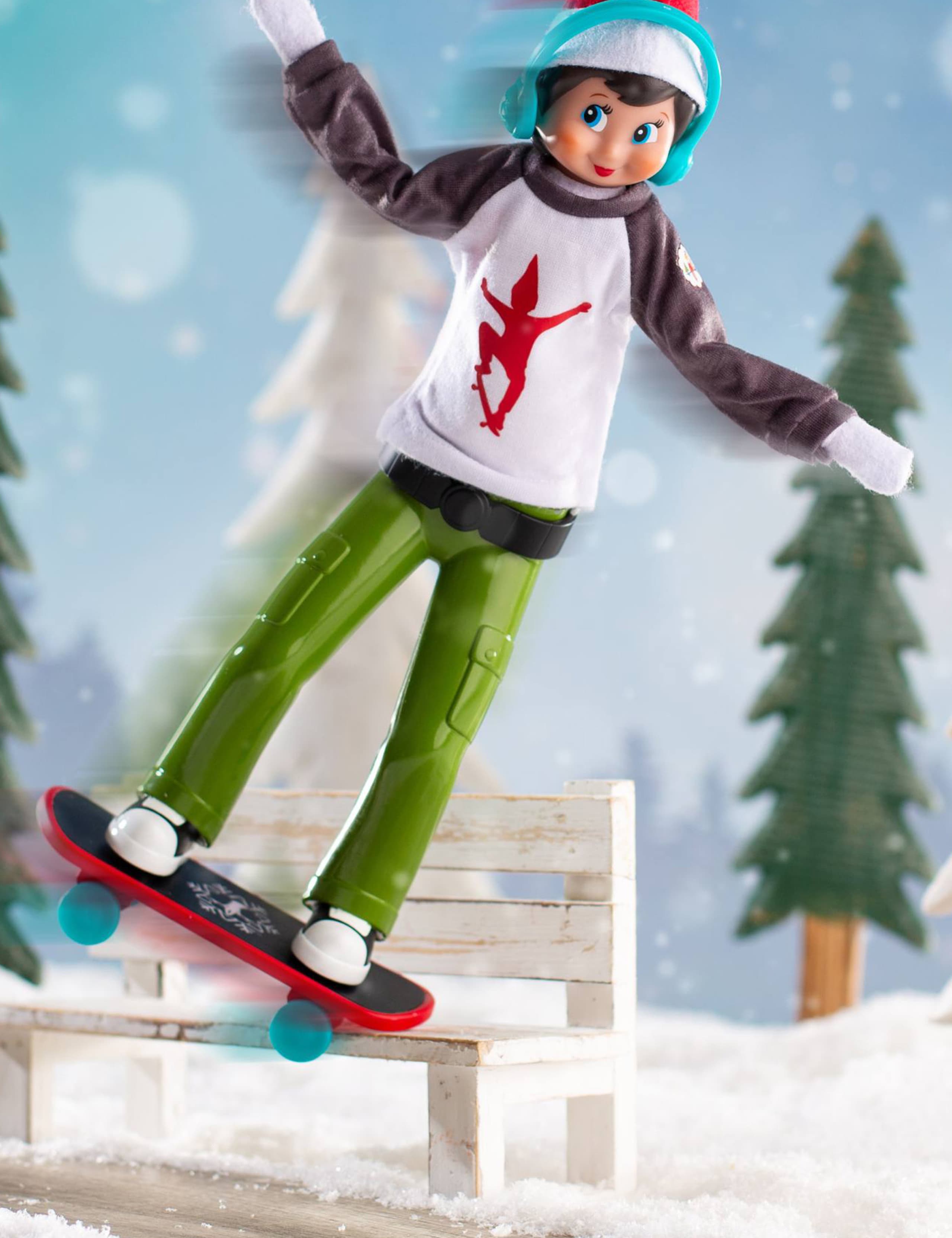 MagiFreez Holly Jolly Ollie Skateboarder (3+ Yrs) 3 of 3