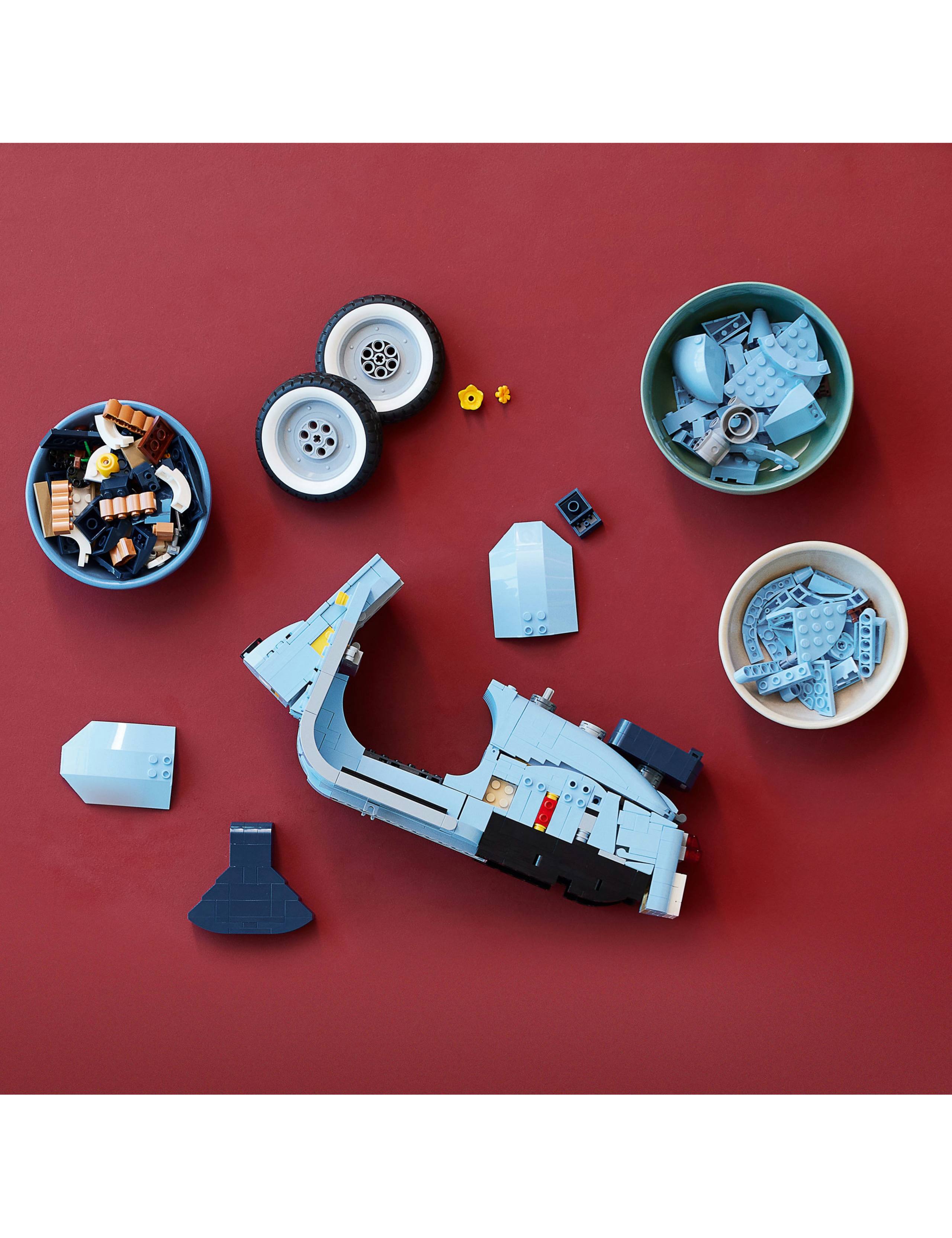 LEGO® Vespa 125 10298 (18 Yrs) 3 of 6