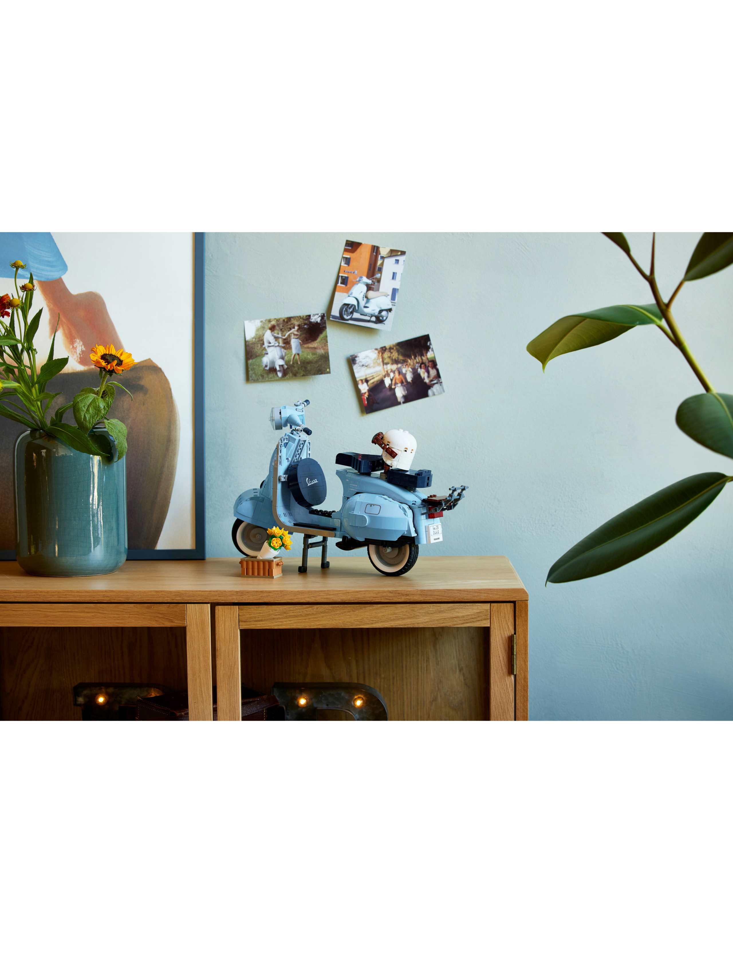 LEGO® Vespa 125 10298 (18 Yrs) 5 of 6