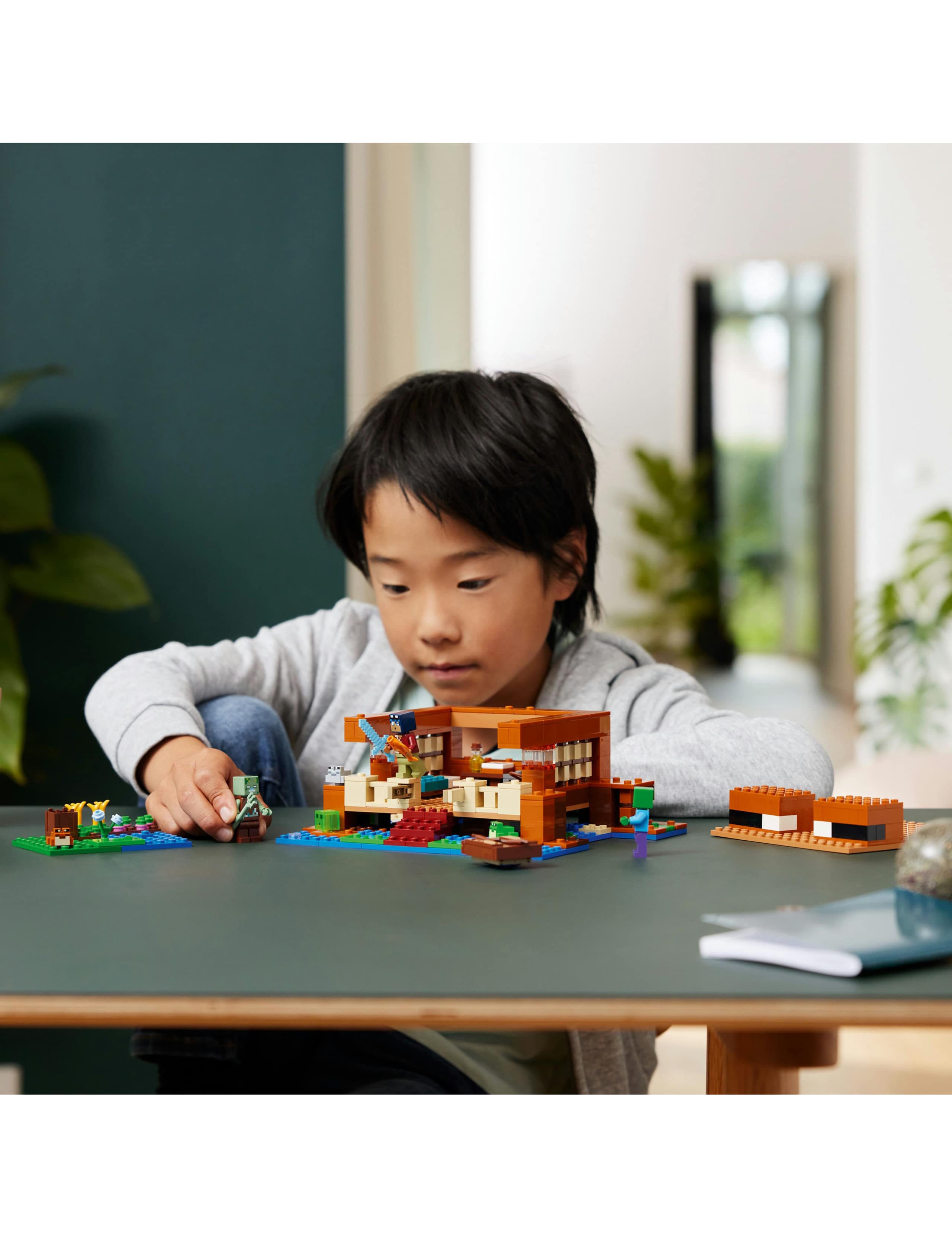 LEGO® Minecraft The Frog House Toy with Animals 21256 (8+ Yrs) 6 of 6