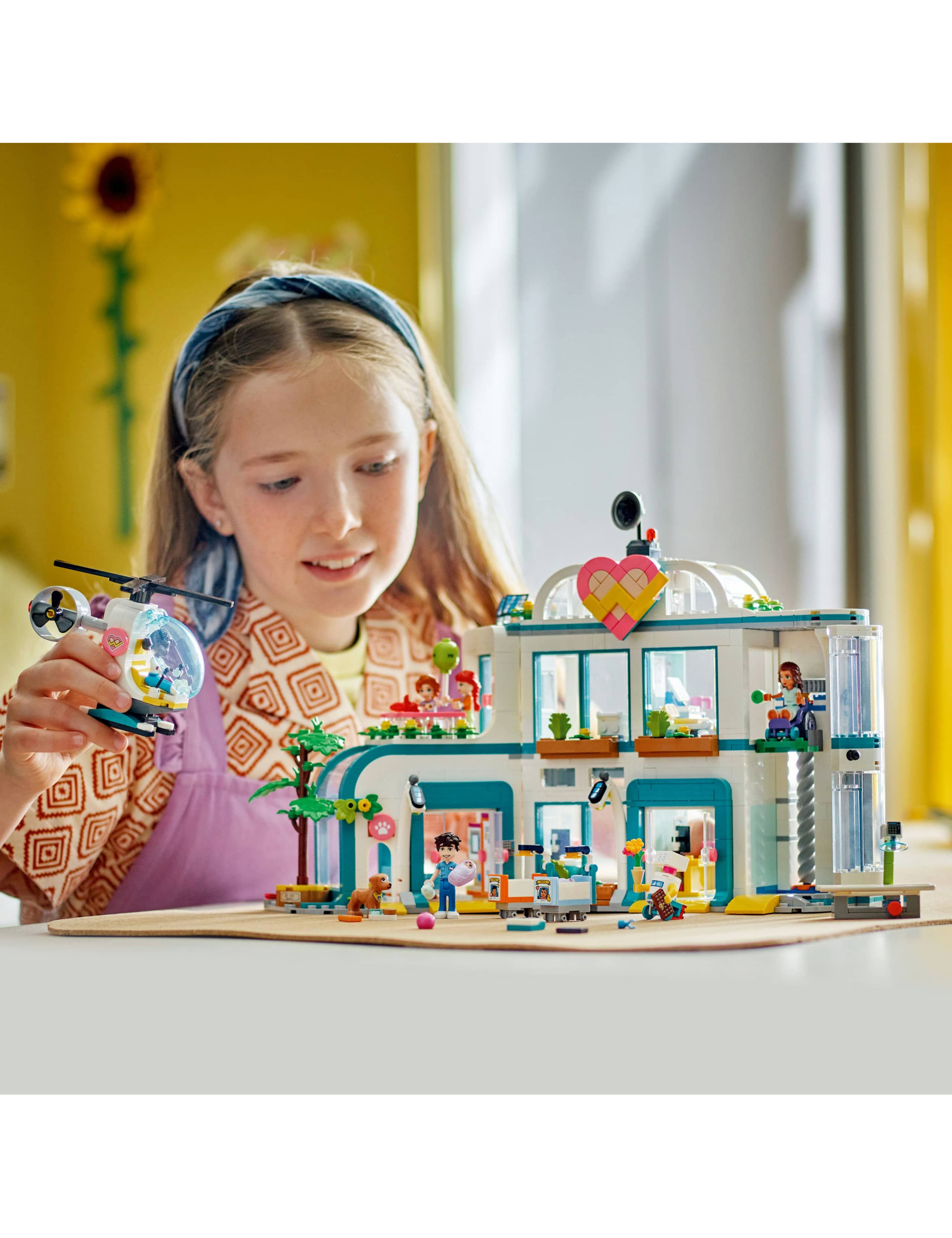 LEGO® Friends Heartlake City Hospital Toy Set 42621 (7+ Yrs) 7 of 7