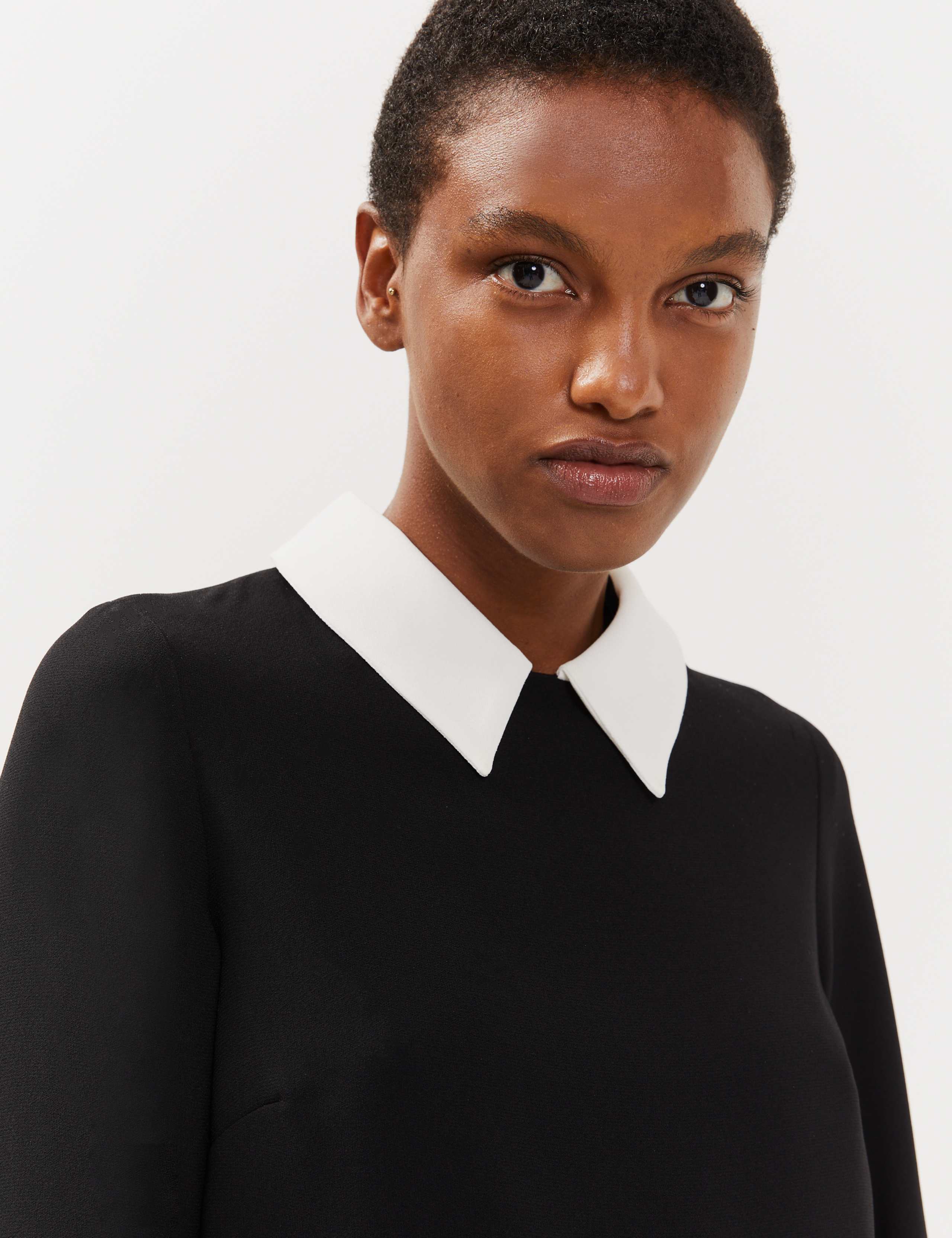 Crepe Contrast Detailing Shift Dress 6 of 7