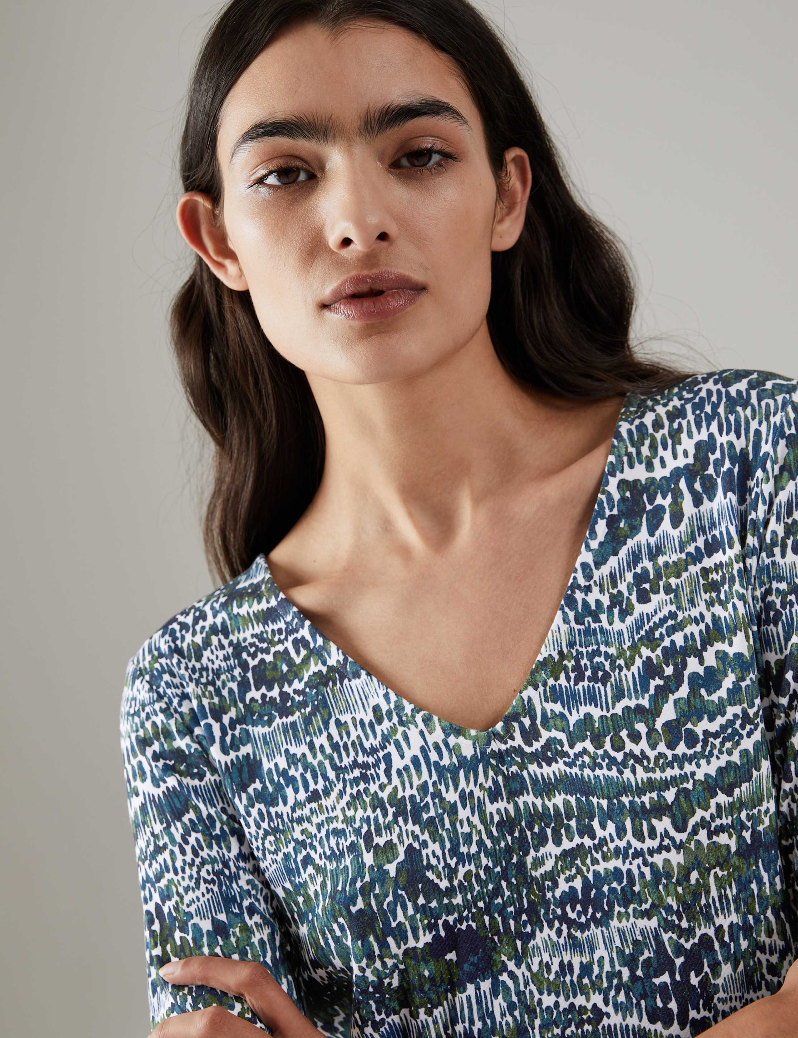 Printed V-Neck Knee Length Dress 4 of 6