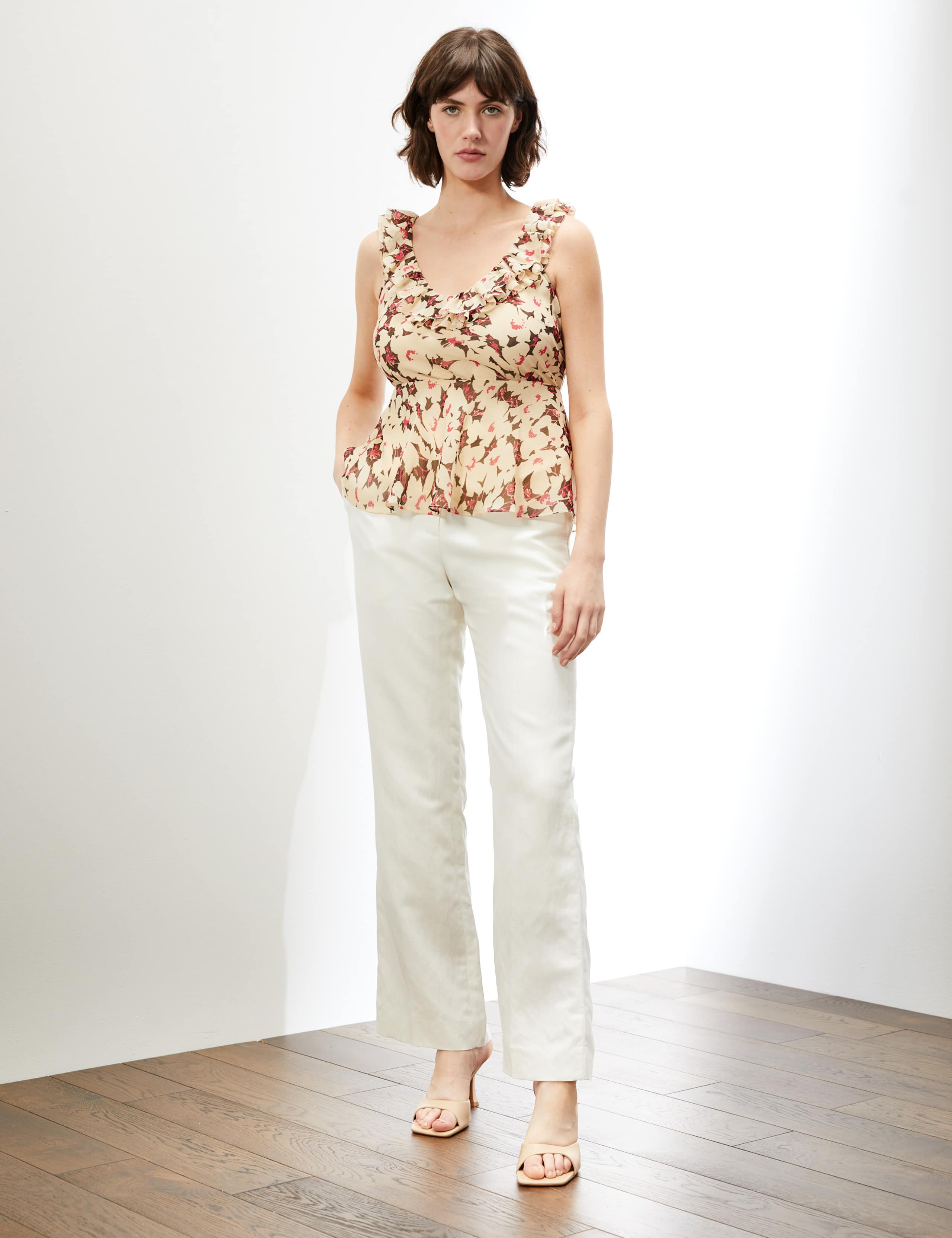 Floral V-Neck Ruffle Sleeveless Blouse 3 of 6