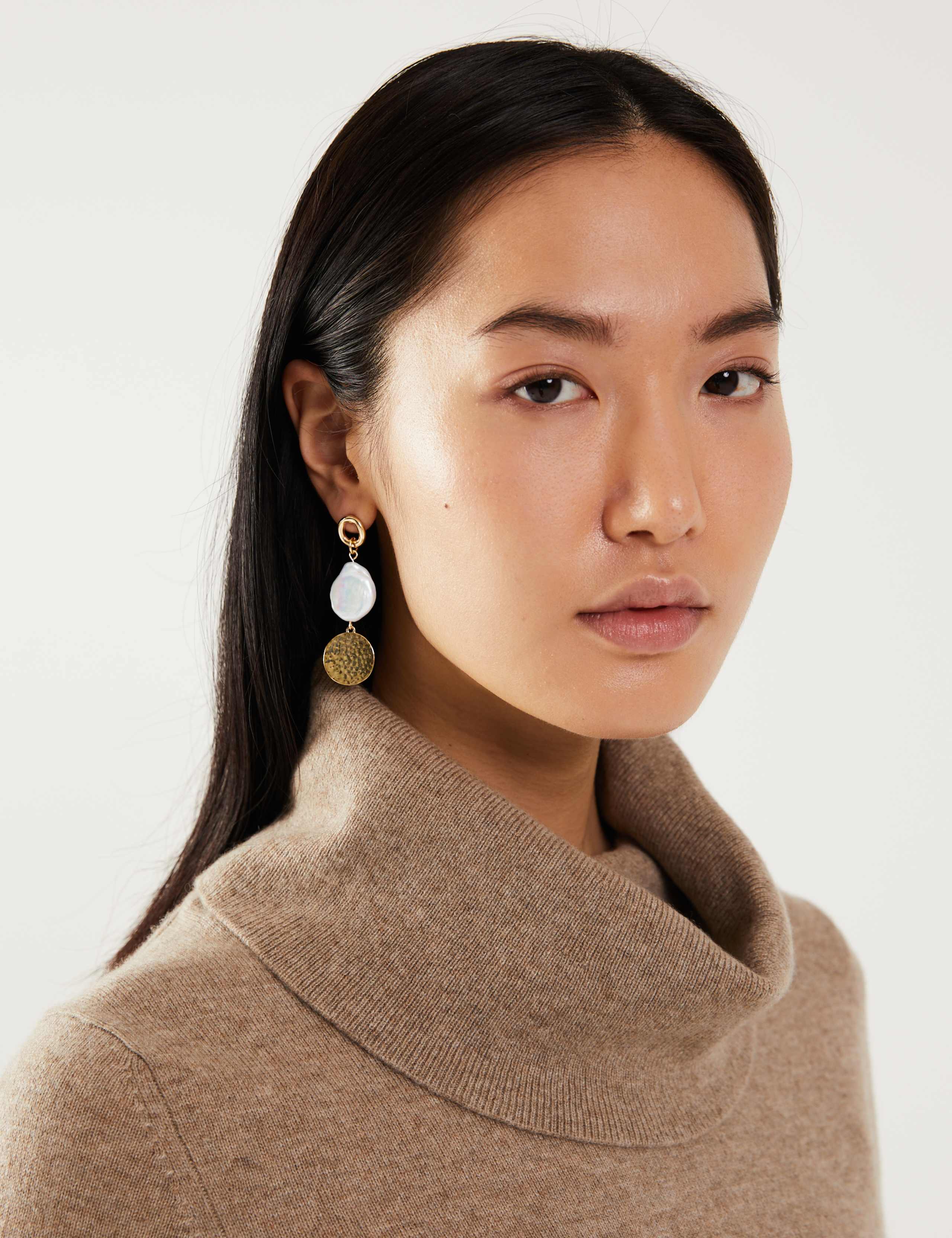 Freshwater Pearl Drop Earrings 1 of 2