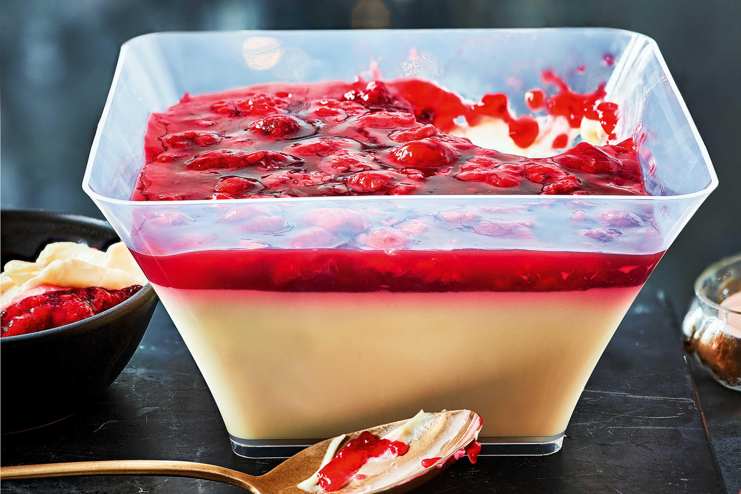 Collection Raspberry, White Chocolate & Vanilla Panna Cotta 1 of 3