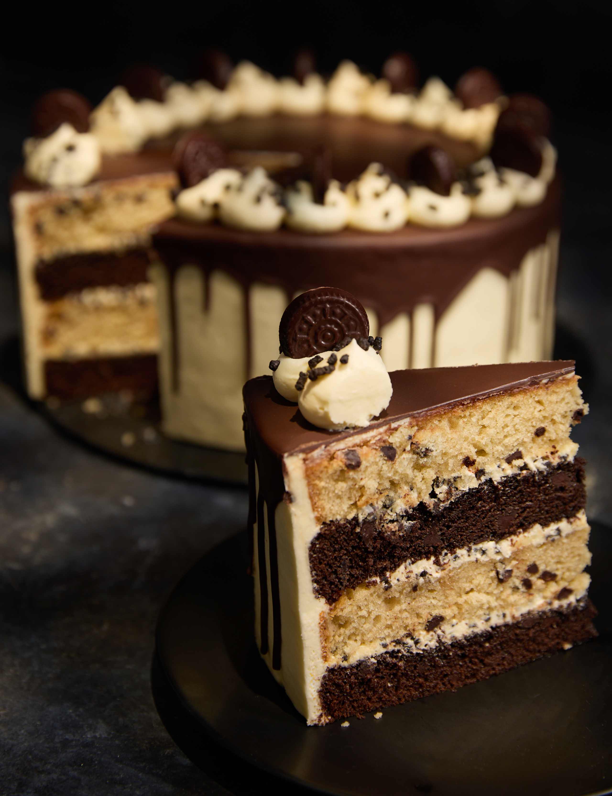 Extra Large Cookies & Cream Cake (Serves 32) 3 of 6