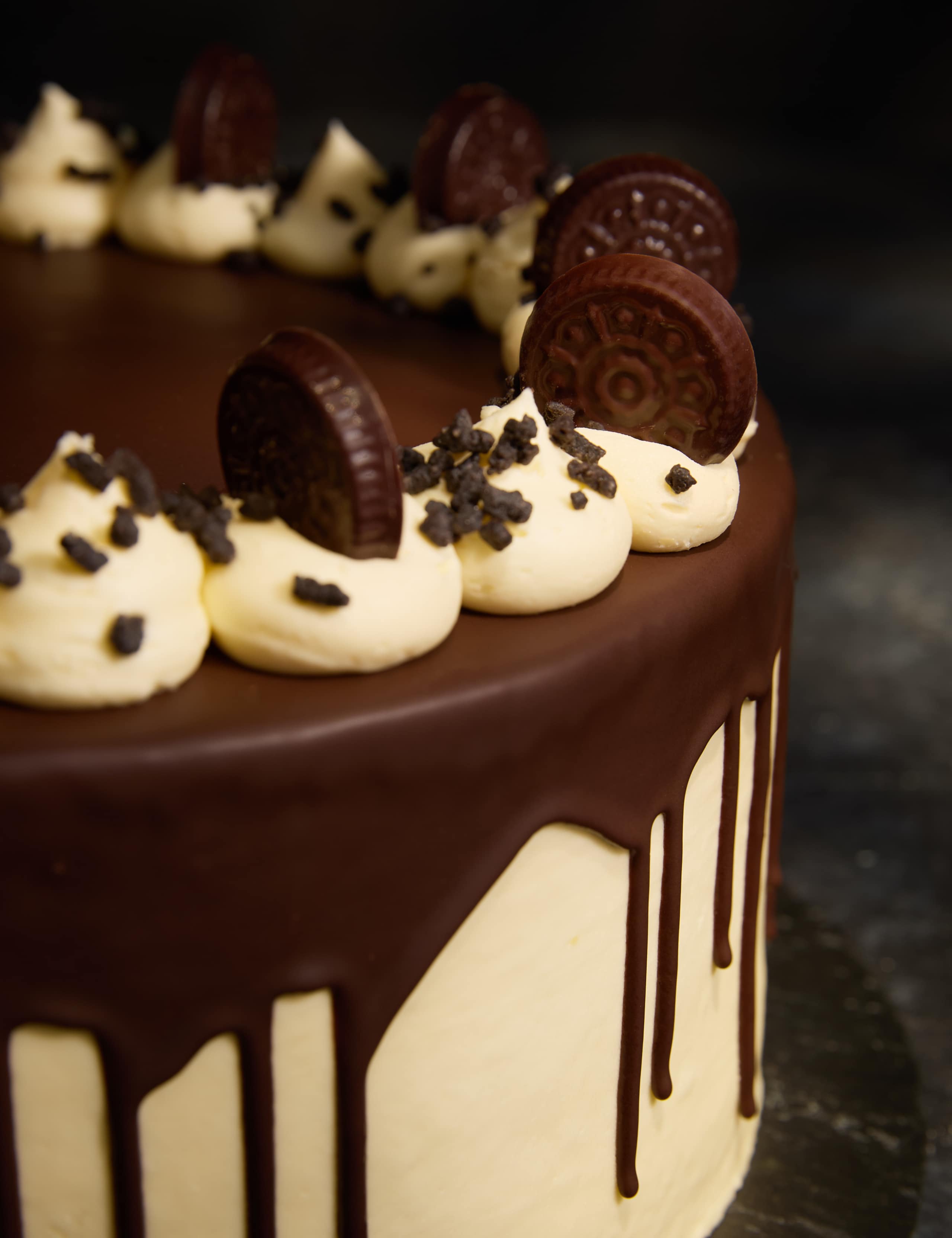 Personalised Extra Large Cookies & Cream Cake (Serves 32) 2 of 6