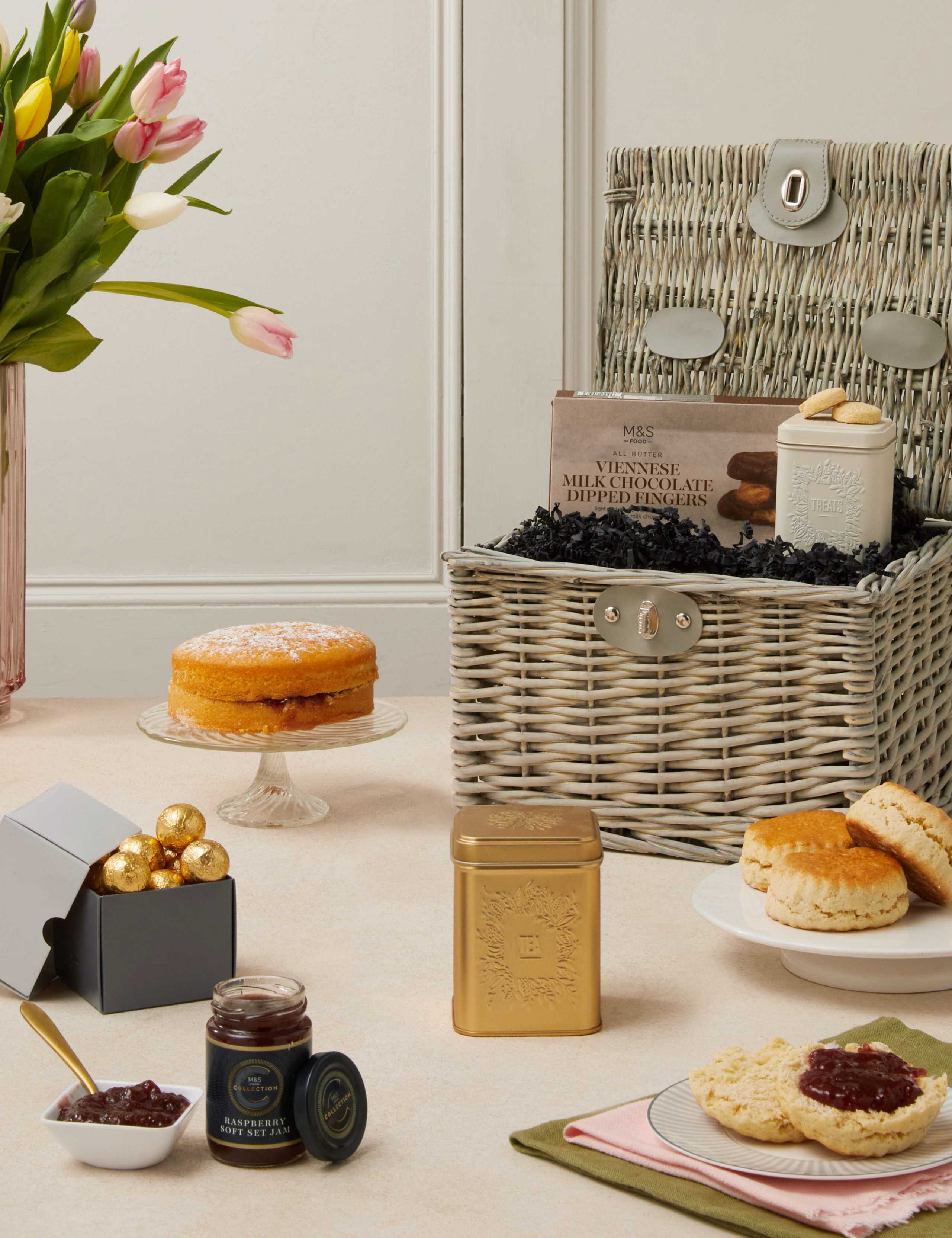 The Kensington Teatime Hamper 1 of 5
