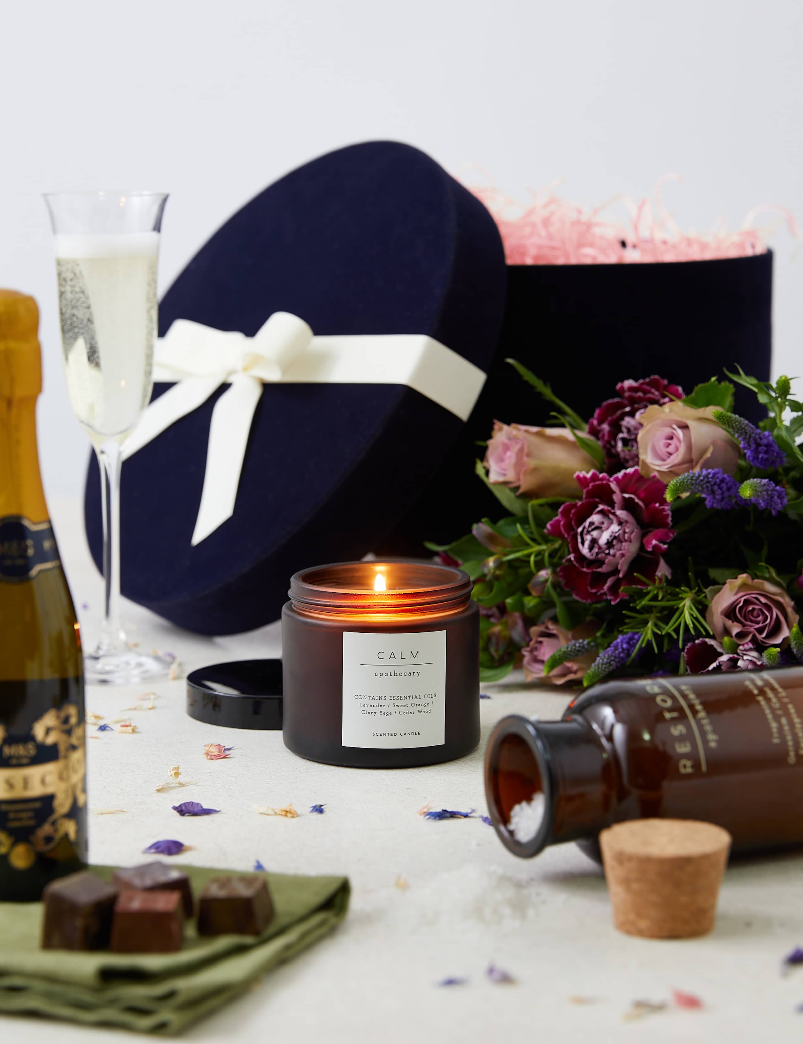 The Pamper Hamper & Flowers Gift 3 of 4