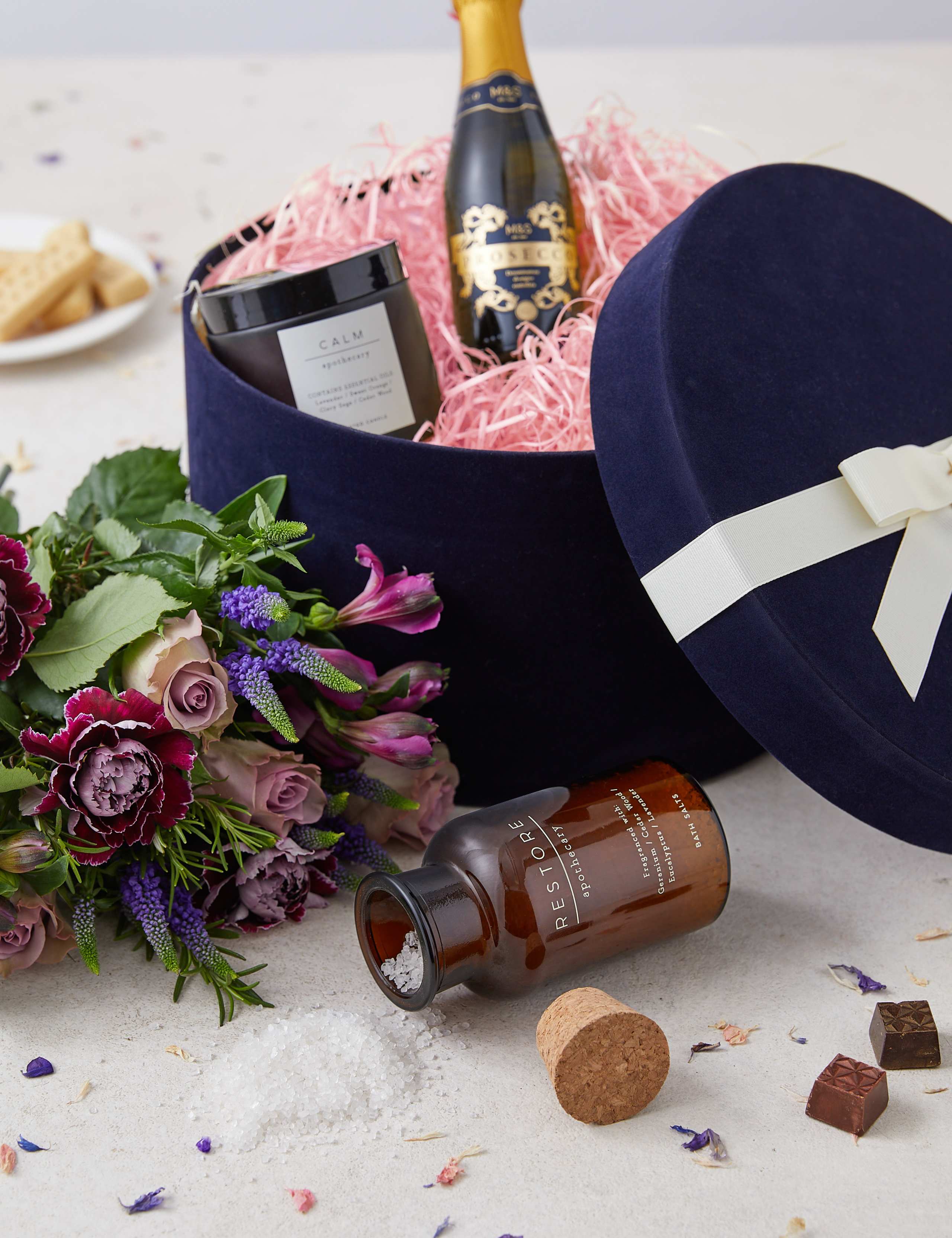The Pamper Hamper & Flowers Gift 4 of 4