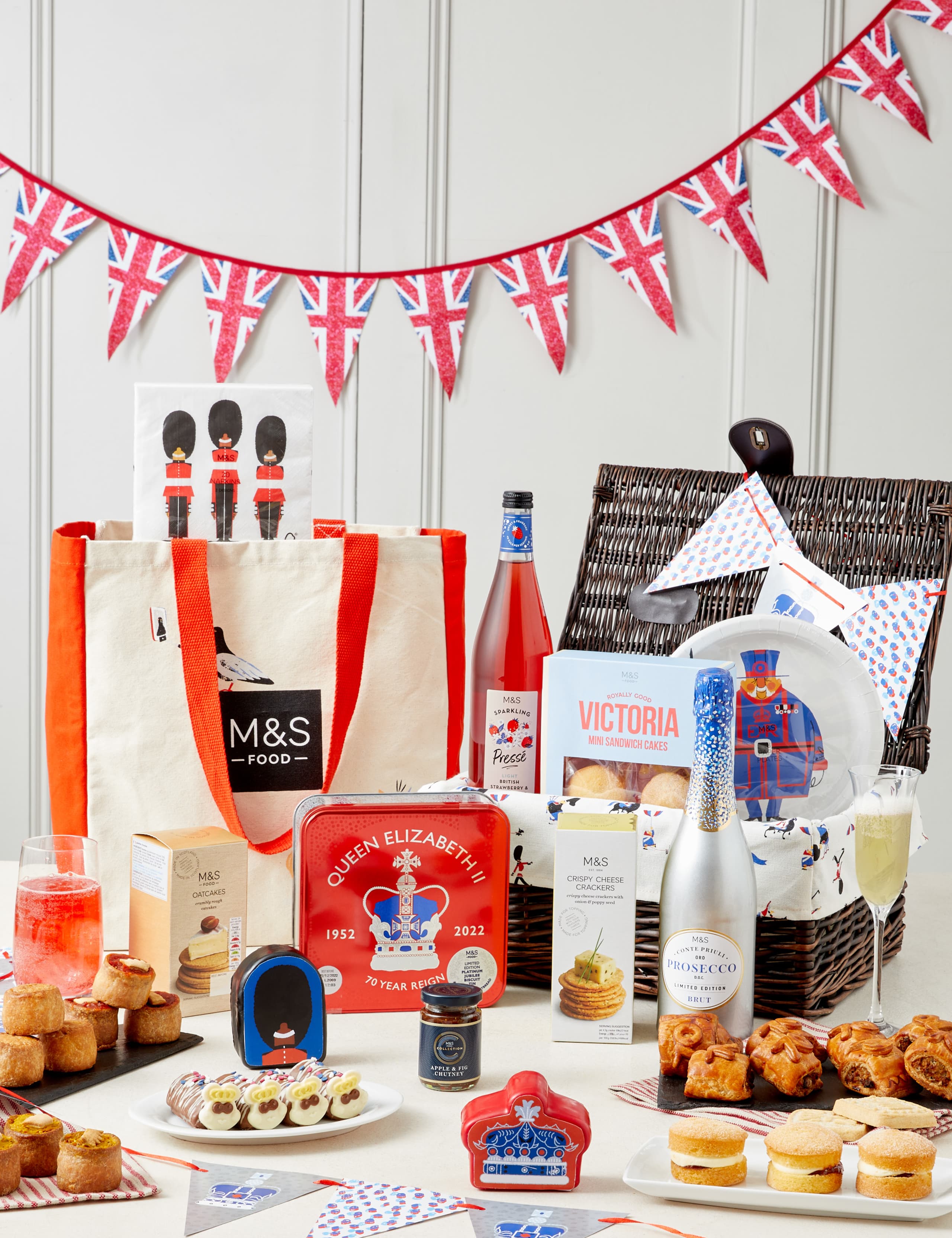 Platinum Jubilee Celebration Hamper 1 of 5