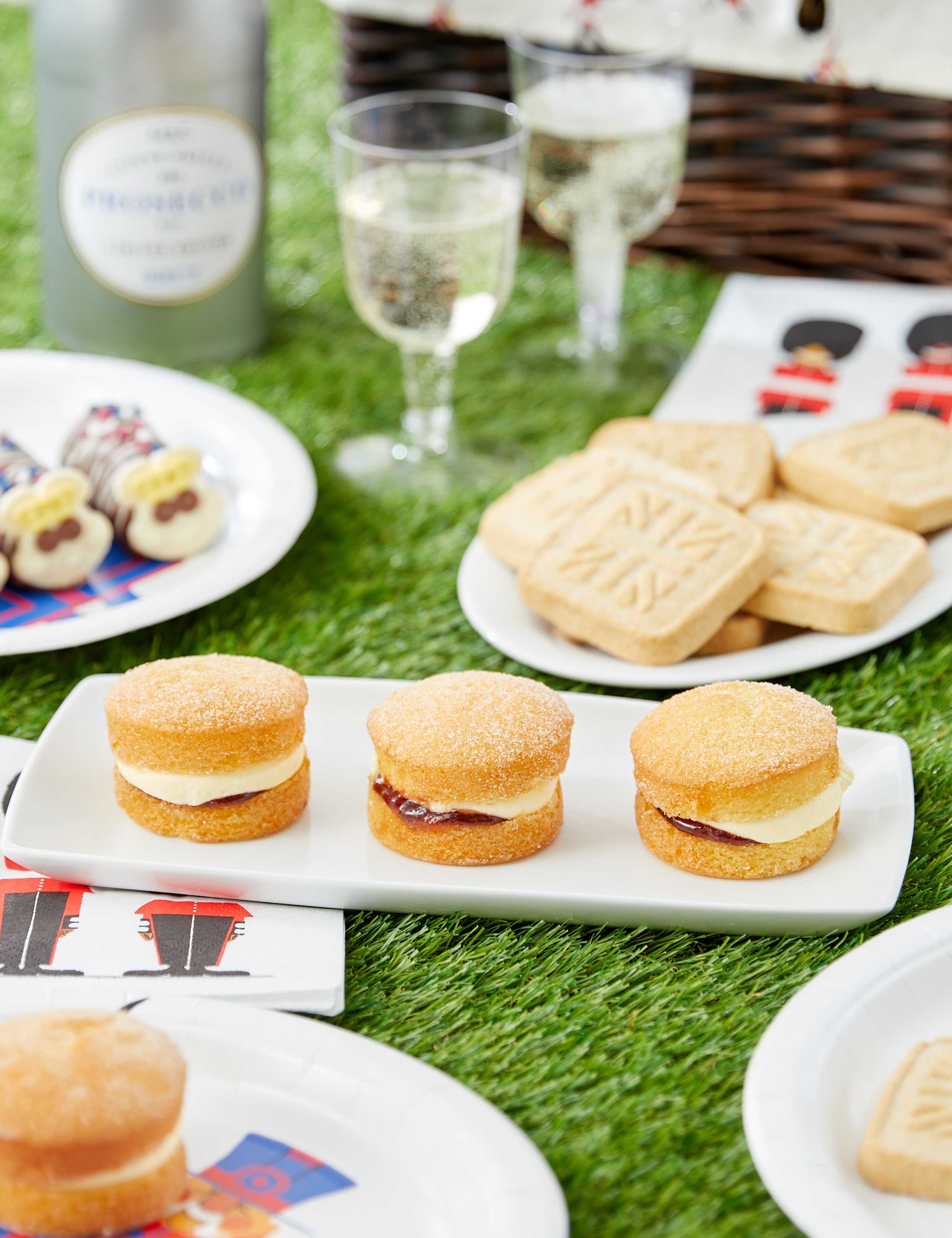 Platinum Jubilee Celebration Hamper 2 of 5