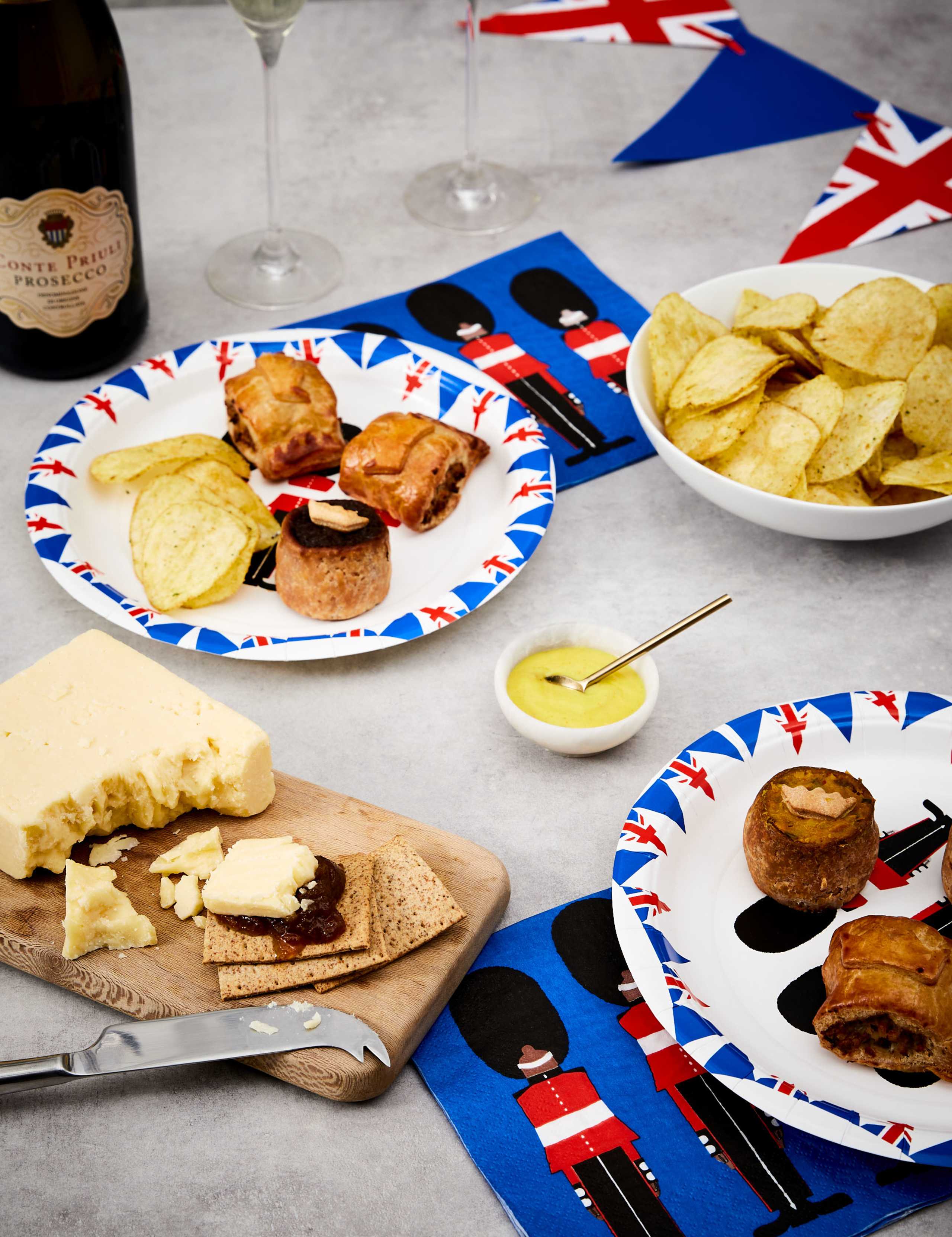 Coronation Celebration Hamper with Prosecco 2 of 5