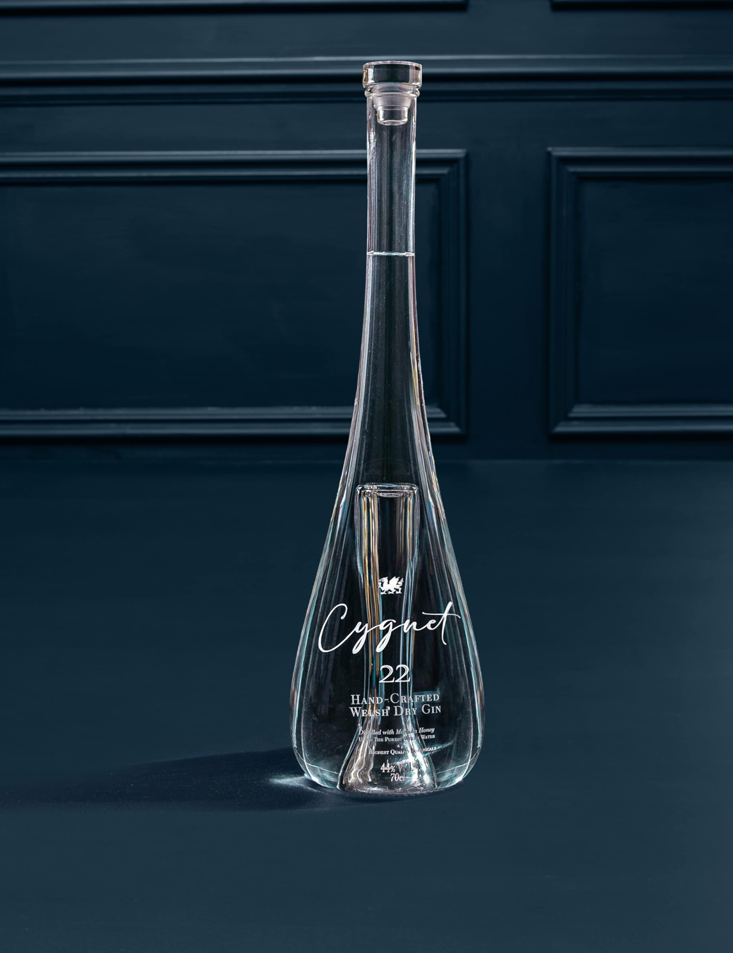 Katherine Jenkins Opera Bouquet with Cygnet 22 Gin 7 of 10
