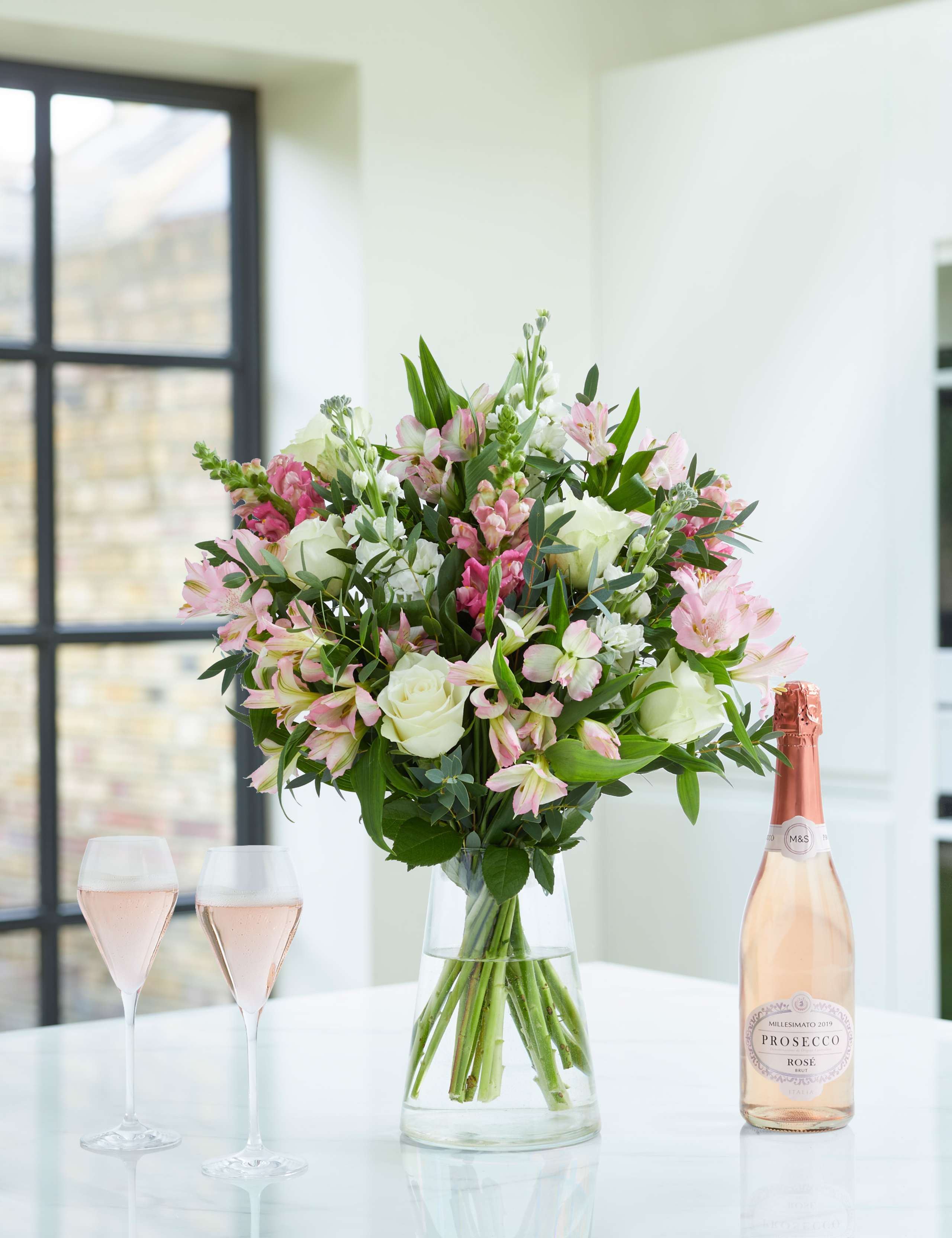 Lovely Mum Bouquet Prosecco Rosé Bundle 1 of 4