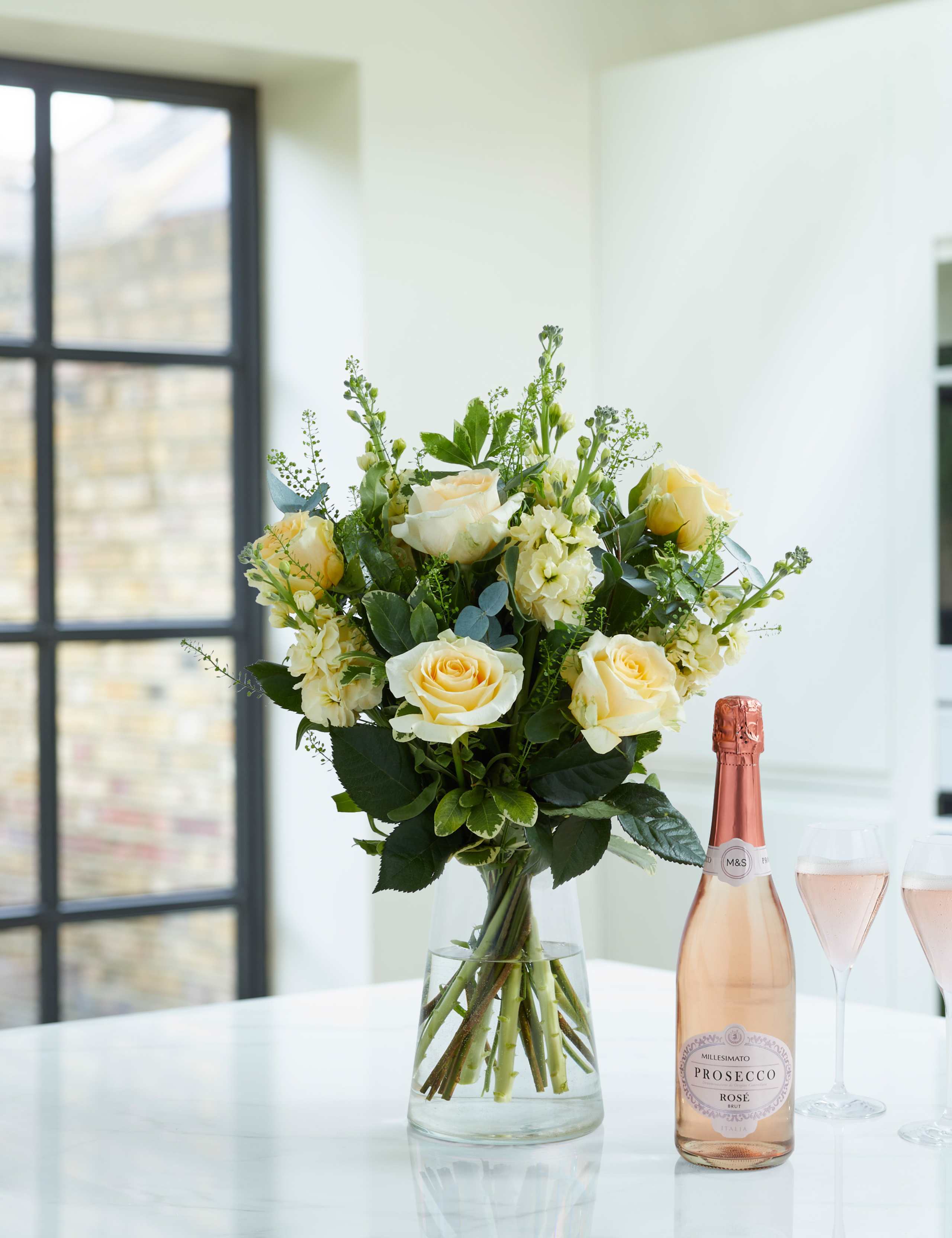 Mother's Day Crème De La Crème Bouquet Prosecco Rosé Bundle 1 of 4