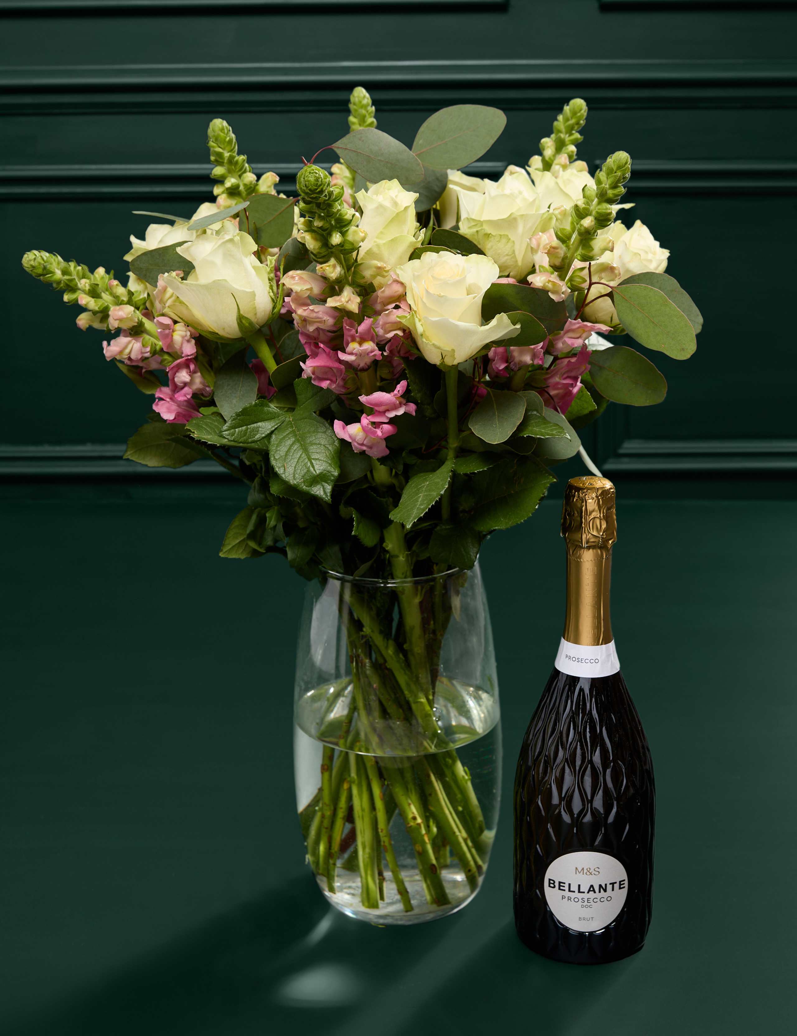Lovely Mum Rose Bouquet with Prosecco 1 of 7
