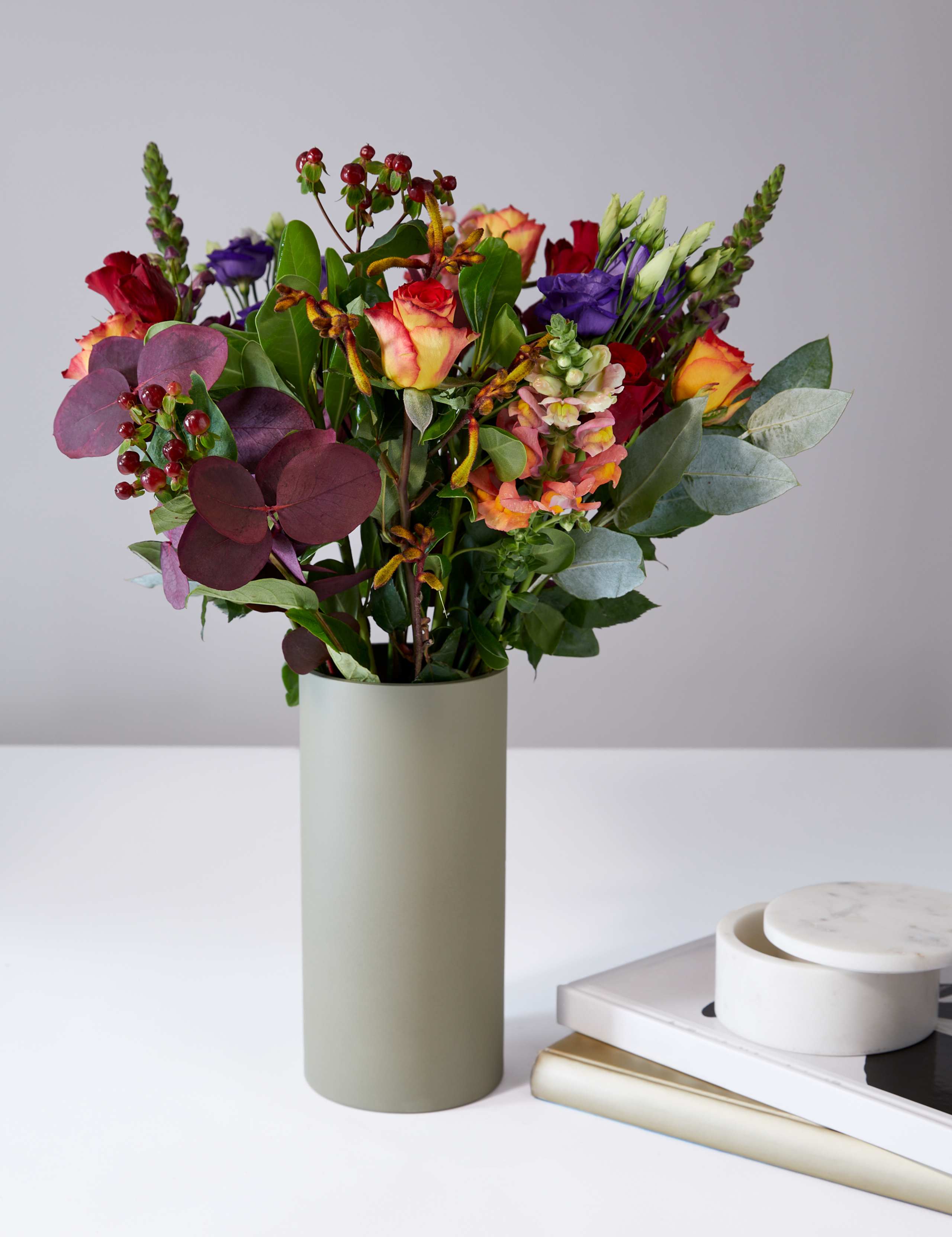 Roses, Hypericum & Lisianthus 1 of 4