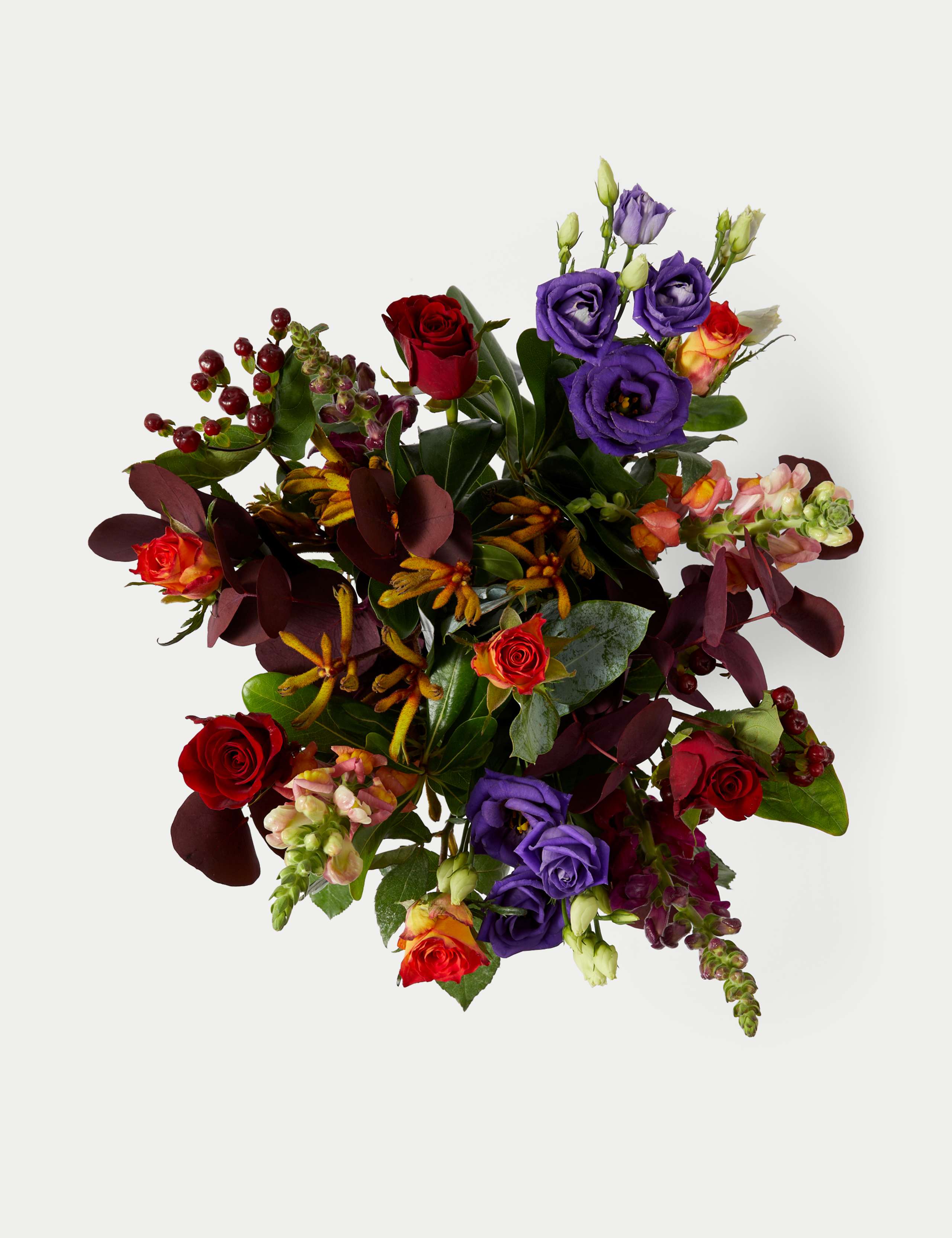 Roses, Hypericum & Lisianthus 2 of 4