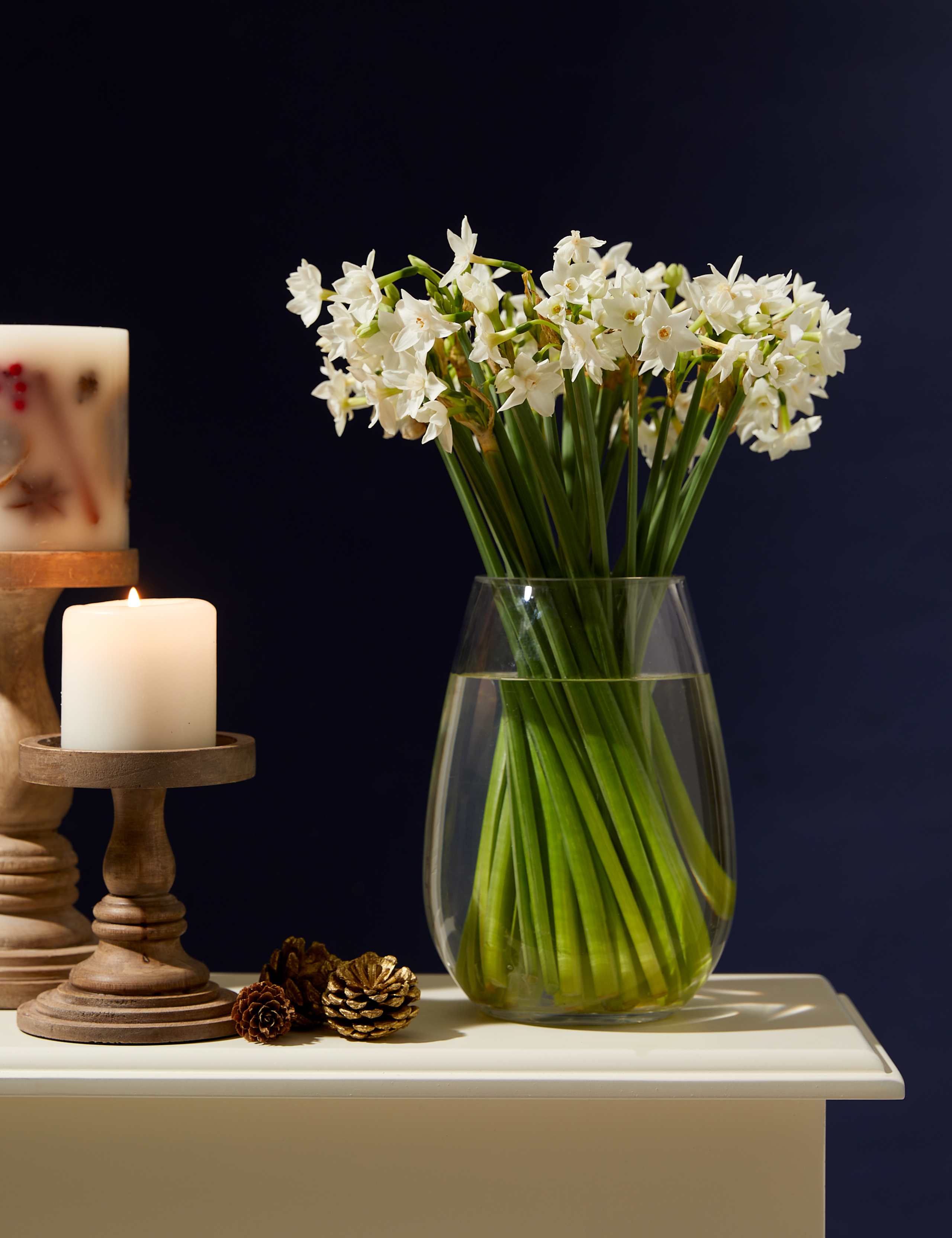 British Sweetly Scented Narcissi Bouquet (Delivery from 12th December 2023) 1 of 5