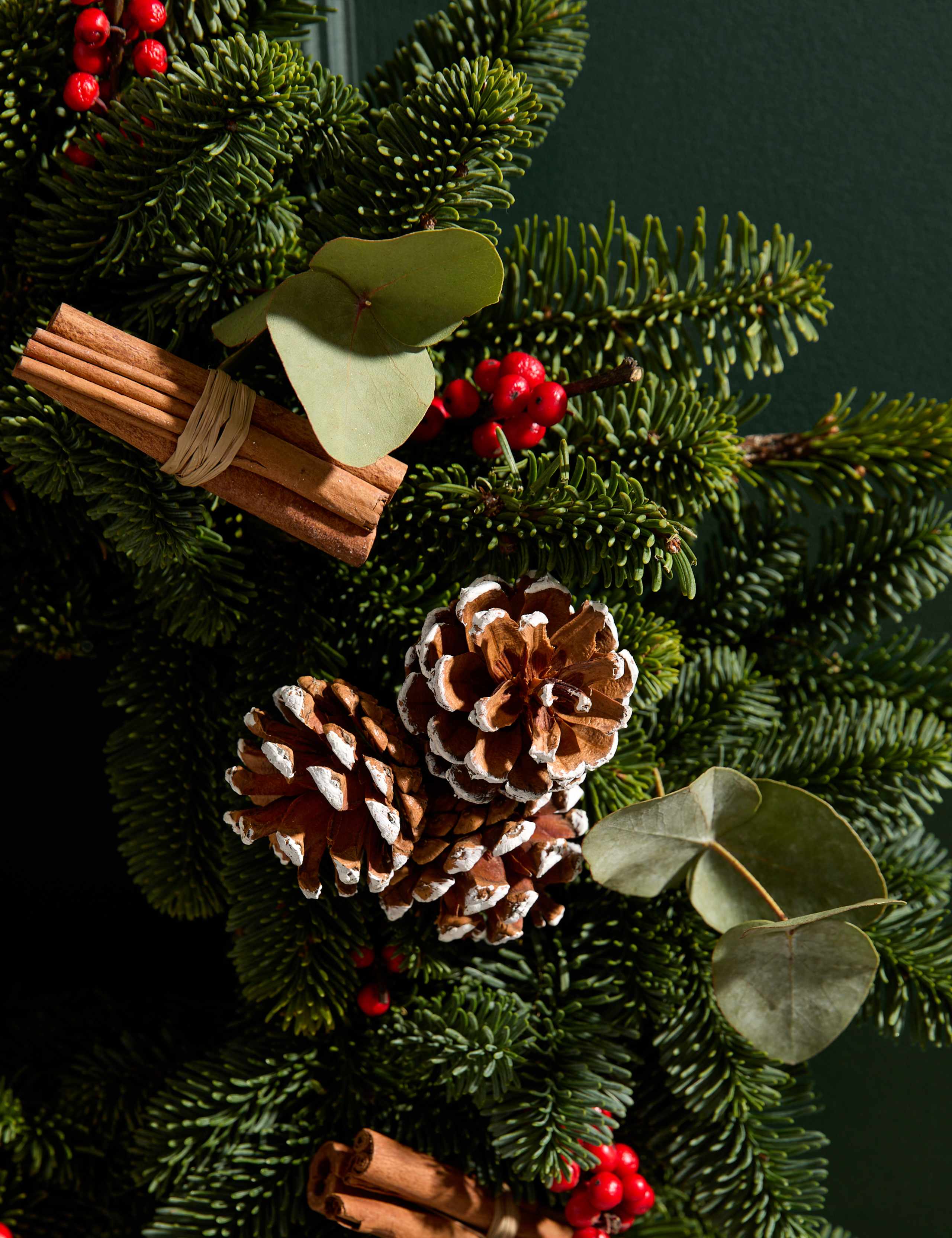 Christmas Wreath Making Kit for 4 with Delacourt Champagne 4 of 9