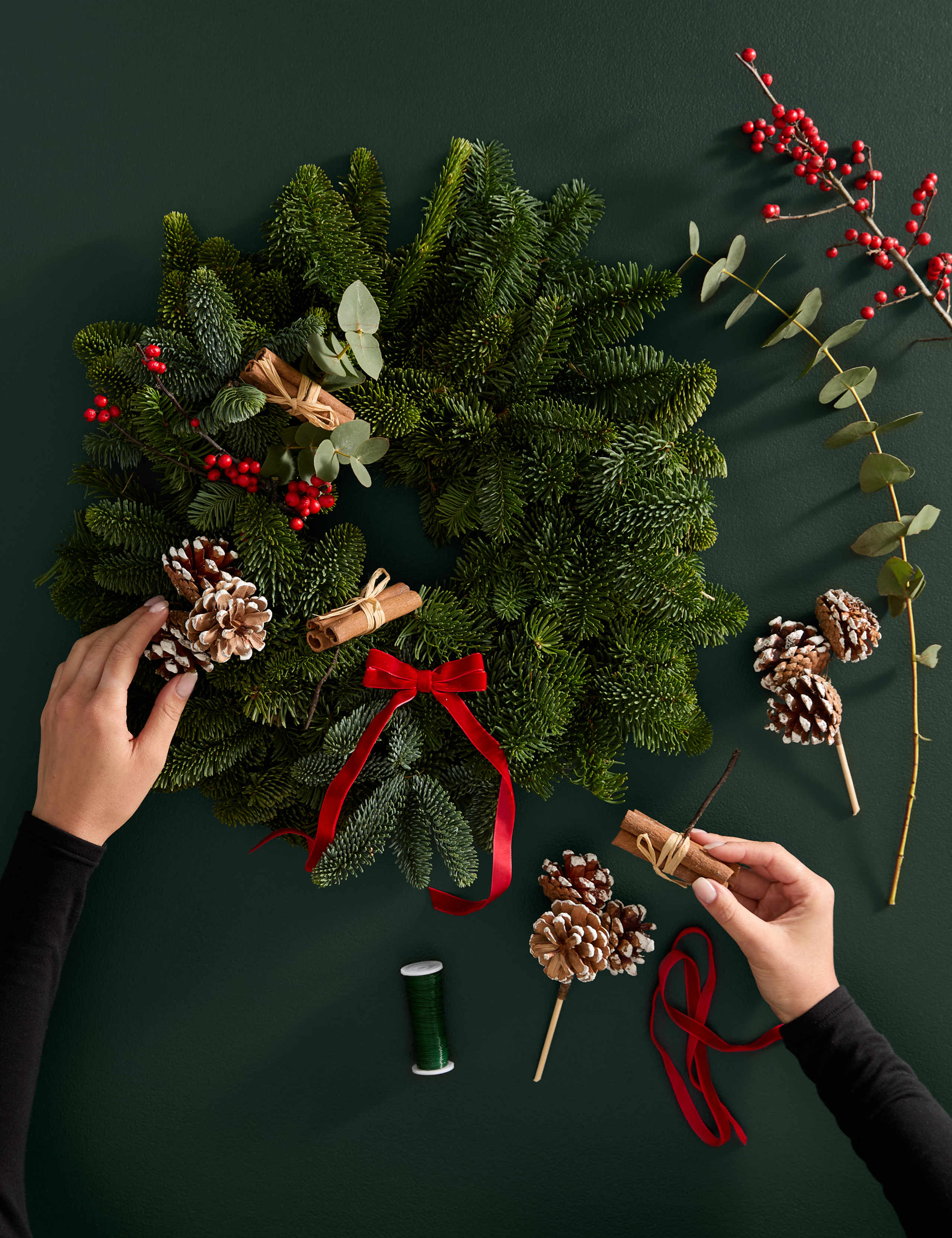 Christmas Wreath Making Kit for 4 with Delacourt Champagne 2 of 9