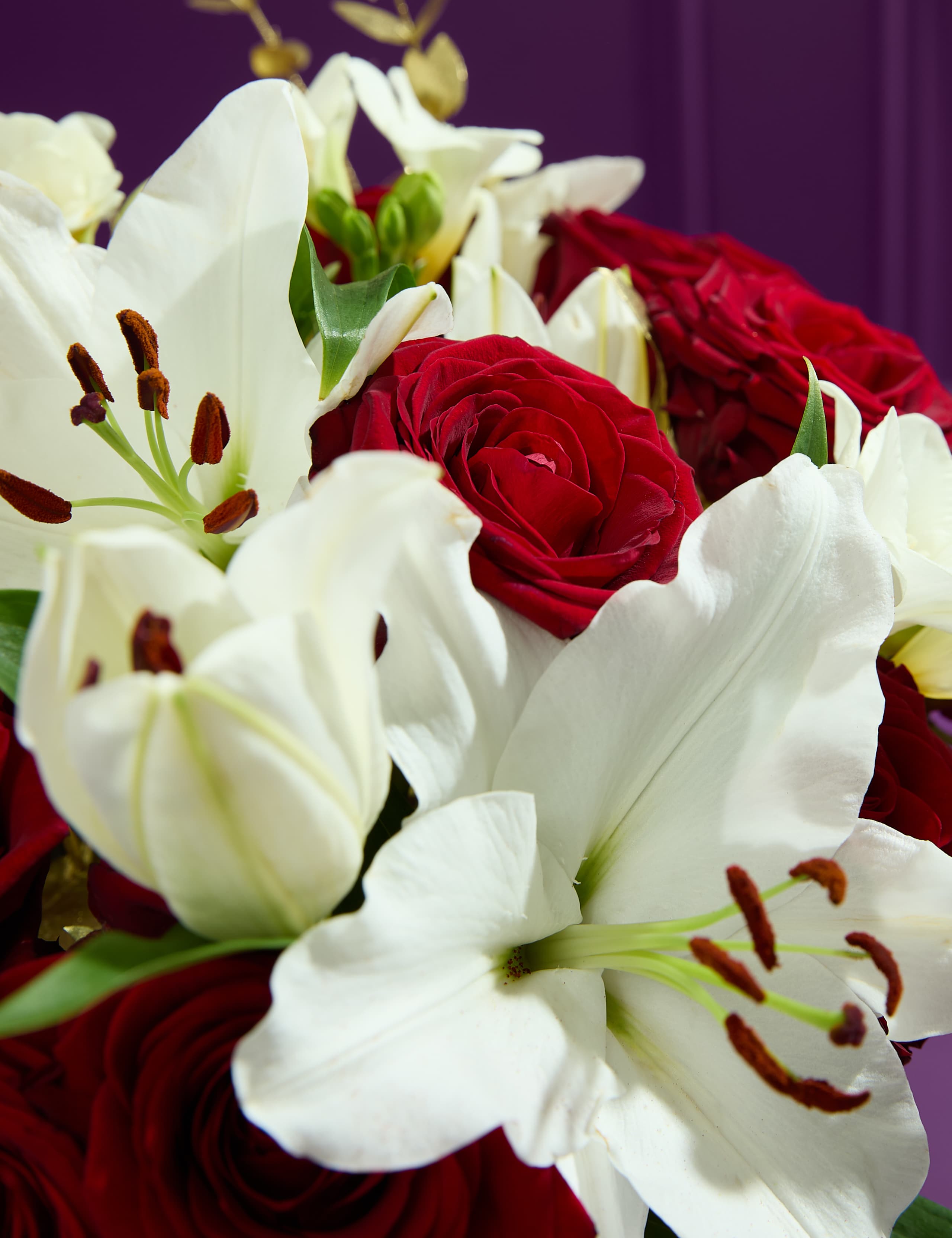 Dame Joan Collins Valentines Bouquet with Vase 4 of 11