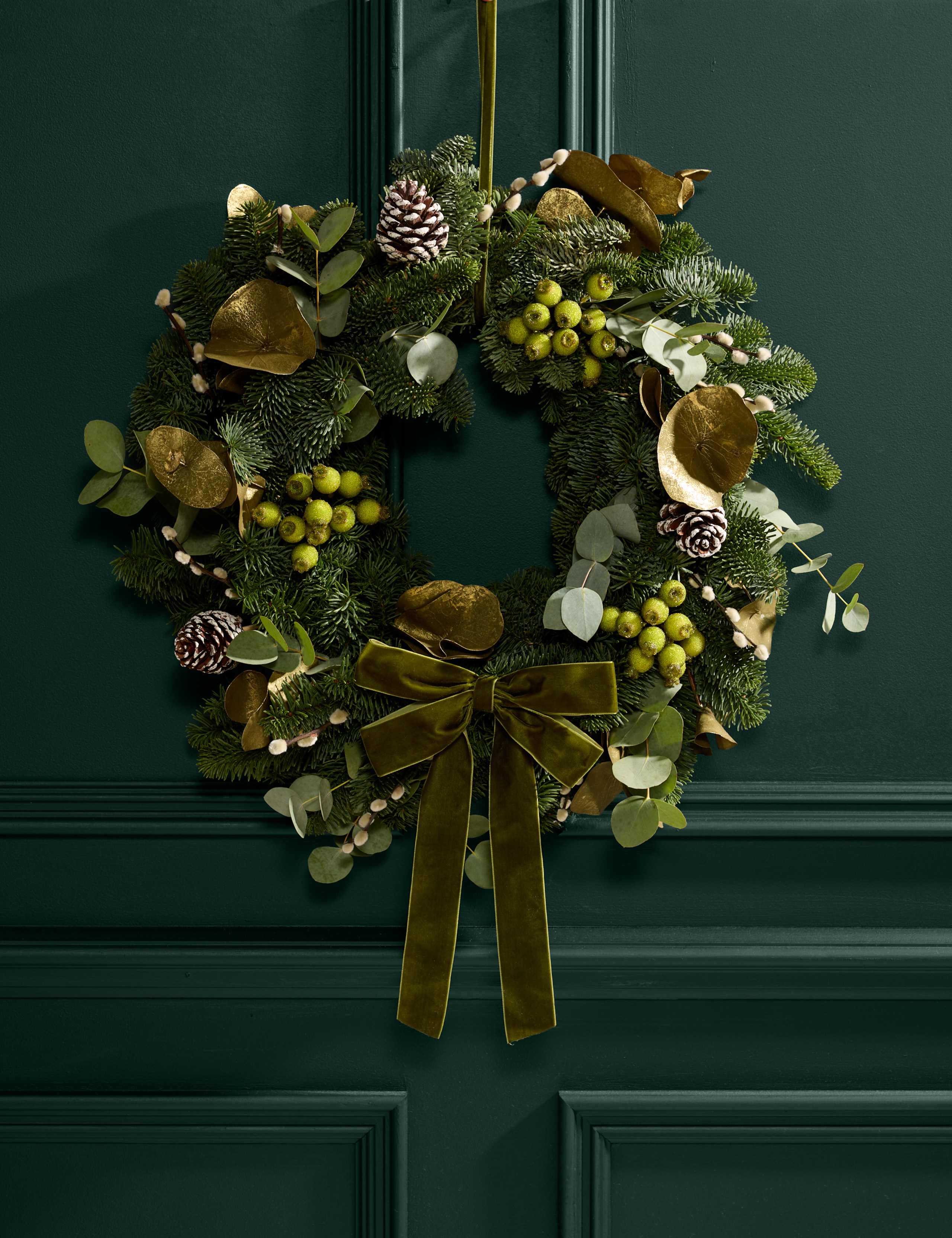 Festive Natural Wreath 1 of 4