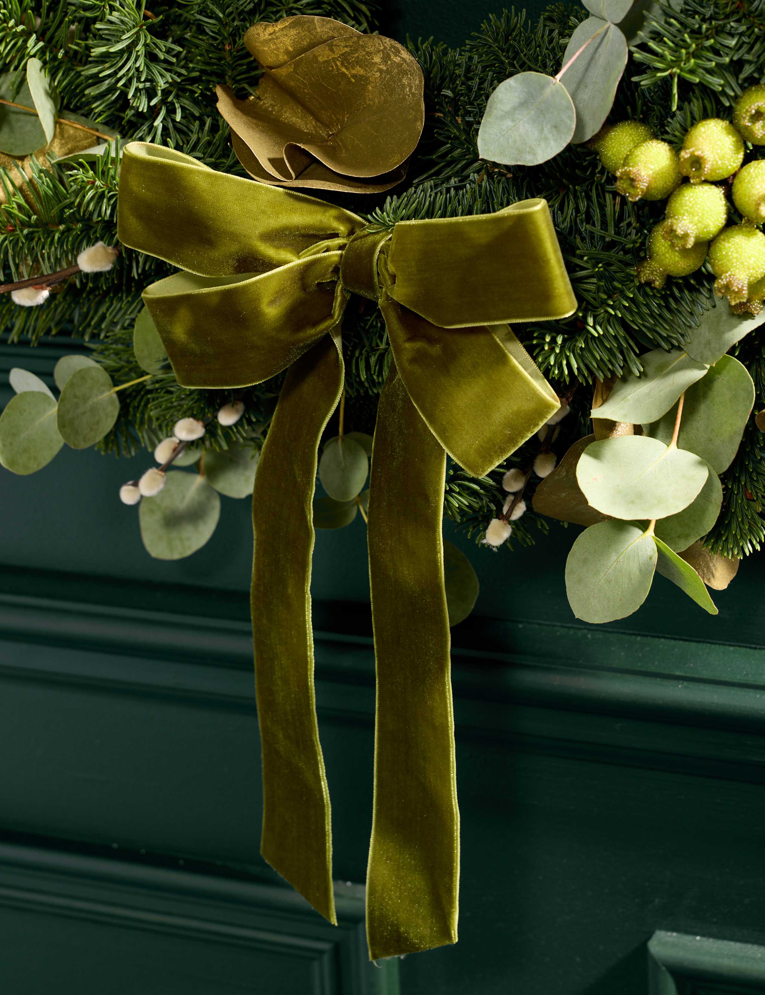 Festive Natural Wreath 3 of 4