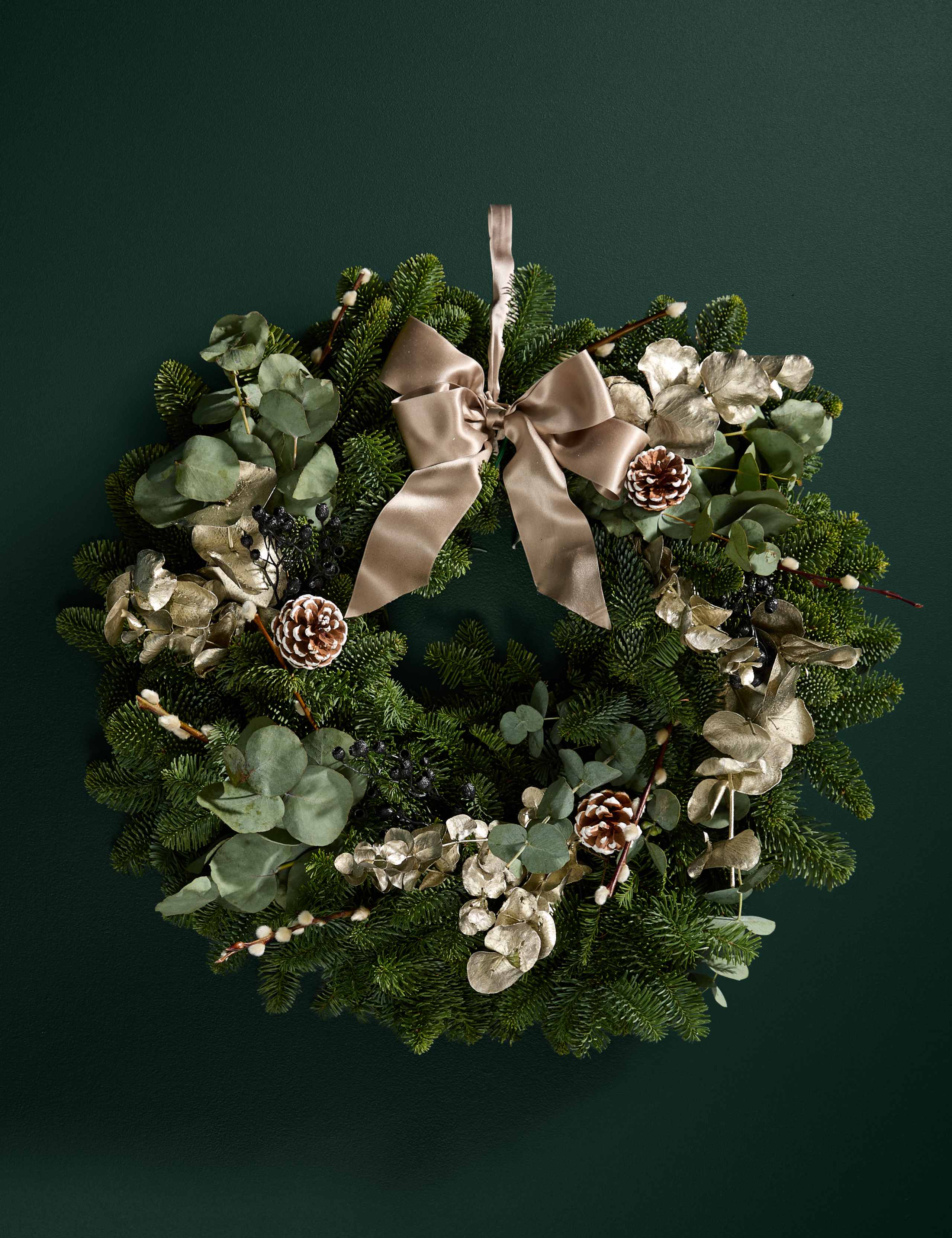Festive Natural Wreath 3 of 5