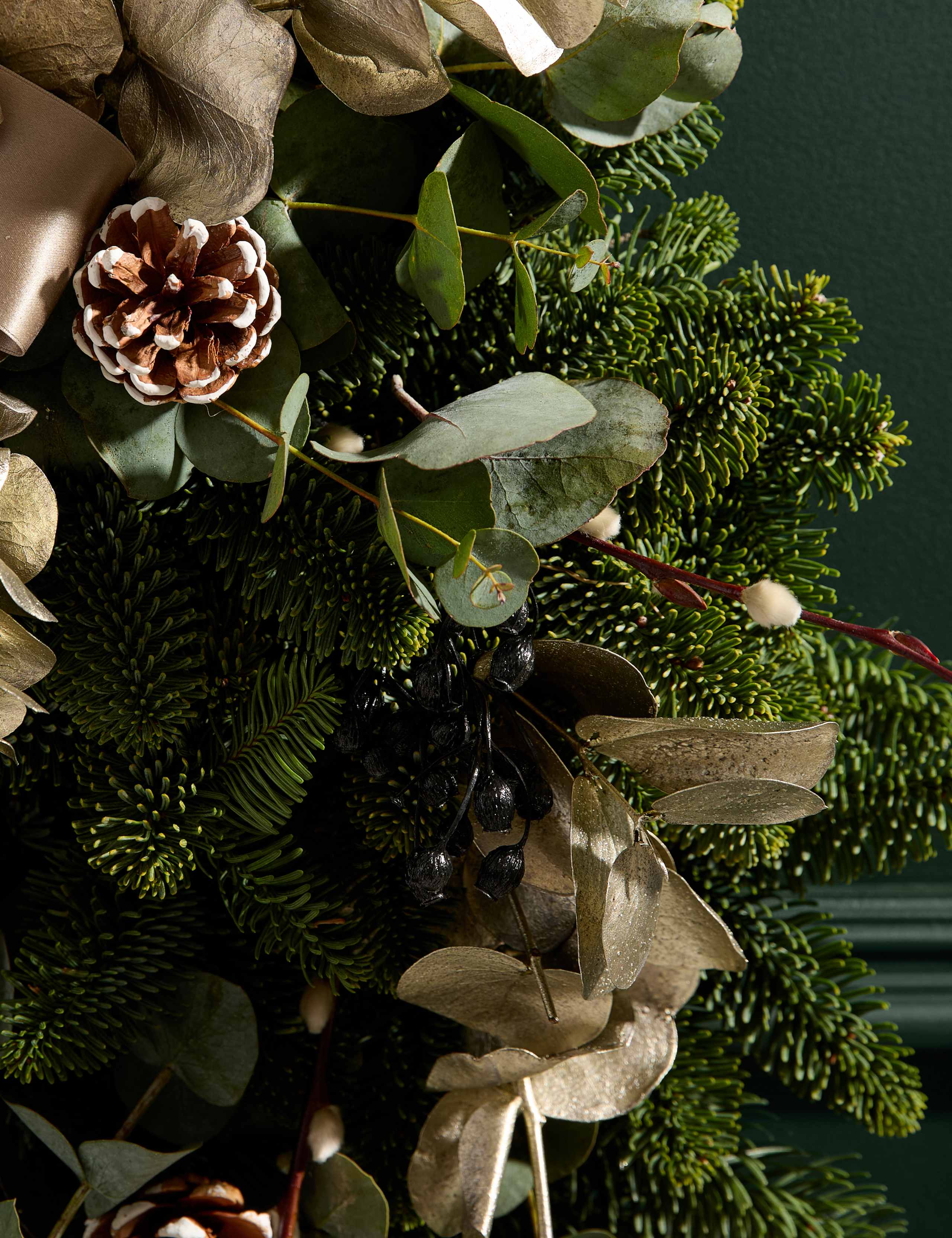 Festive Natural Wreath 4 of 5