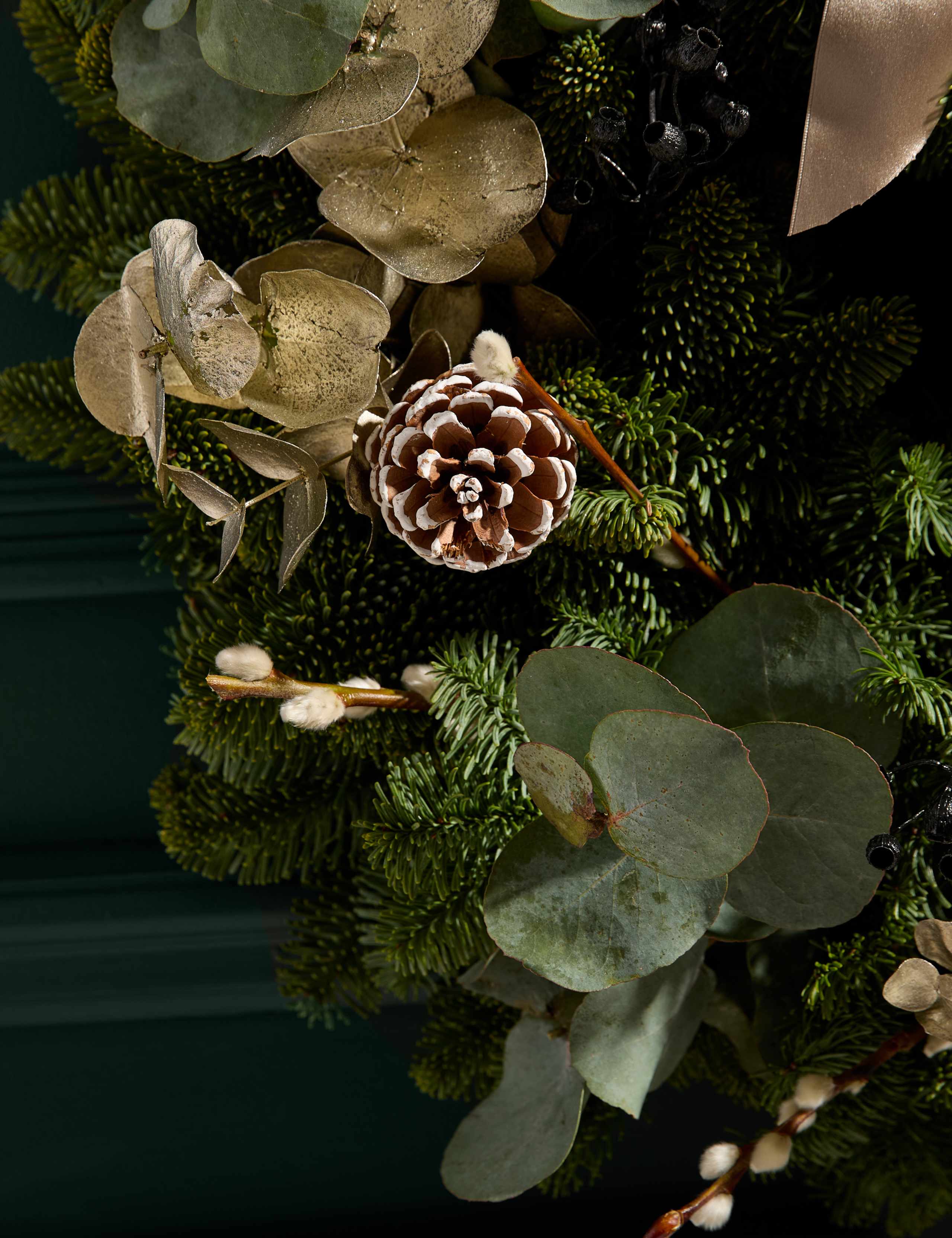 Festive Natural Wreath 5 of 5