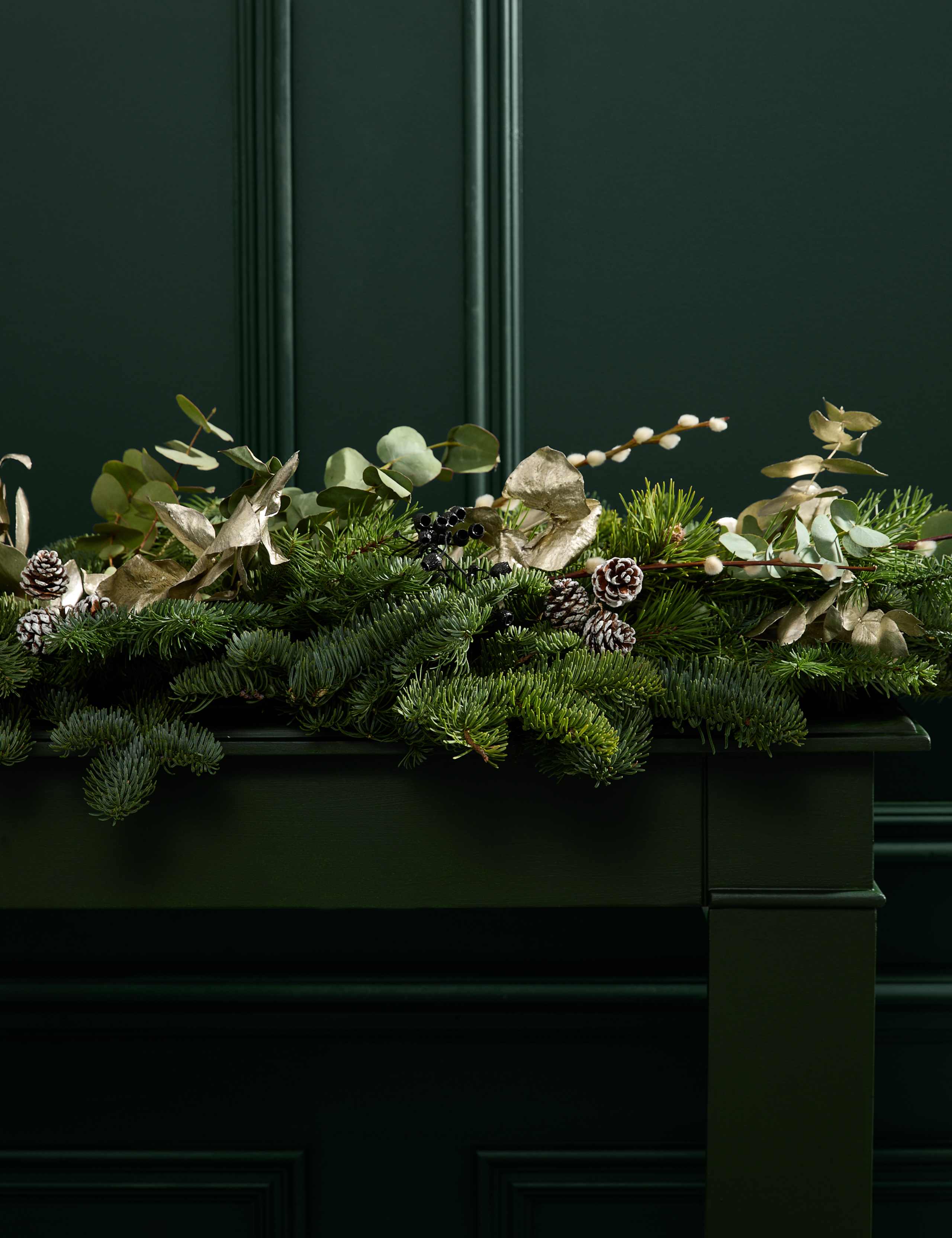 Festive Natural Garland 1 of 7