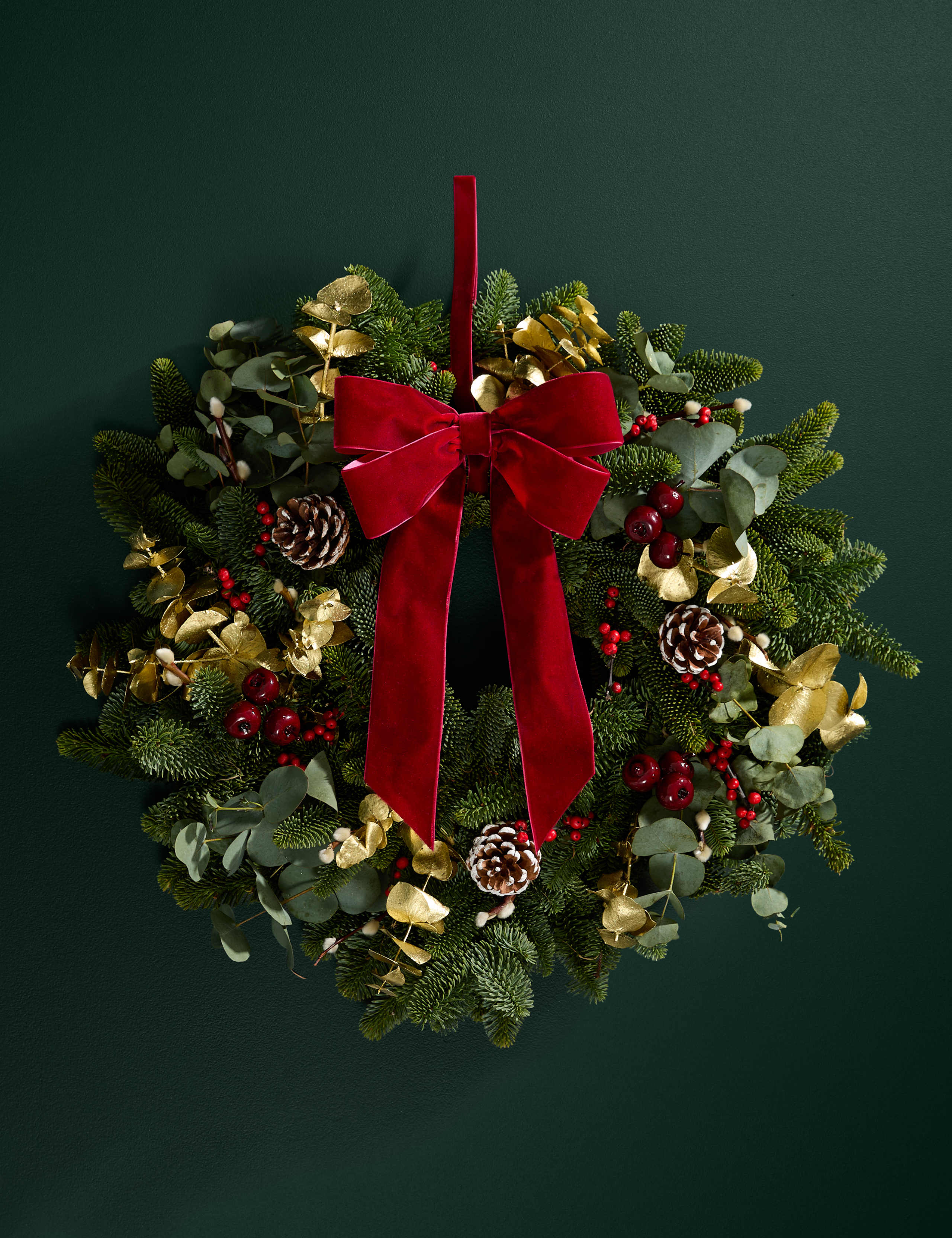 Festive Red Wreath 4 of 7